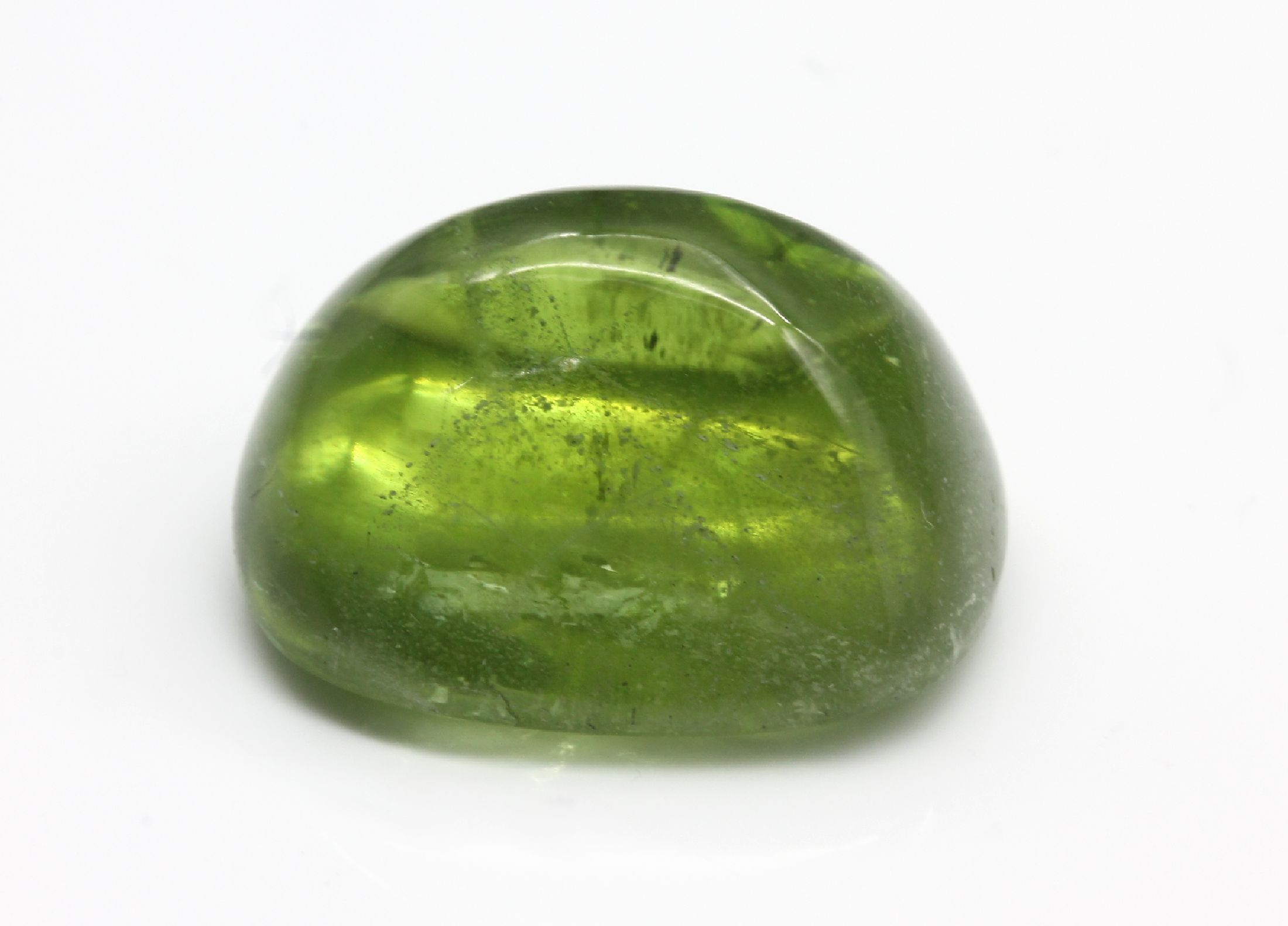 Detail a: Loser Peridot-Cabochon ca. 44.05 ct, ca. 22 x 19 x 13 mm