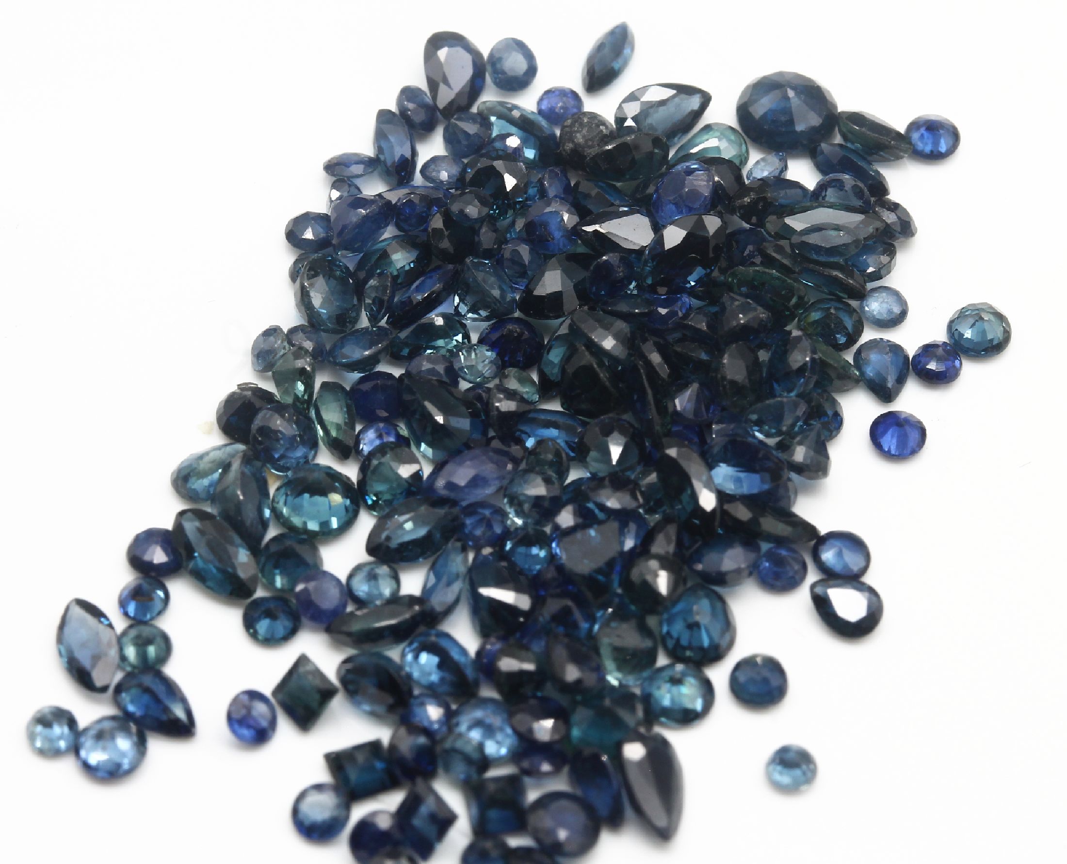Lot lose Saphire zus. ca. 25.7 ct, versch. Schliffformen