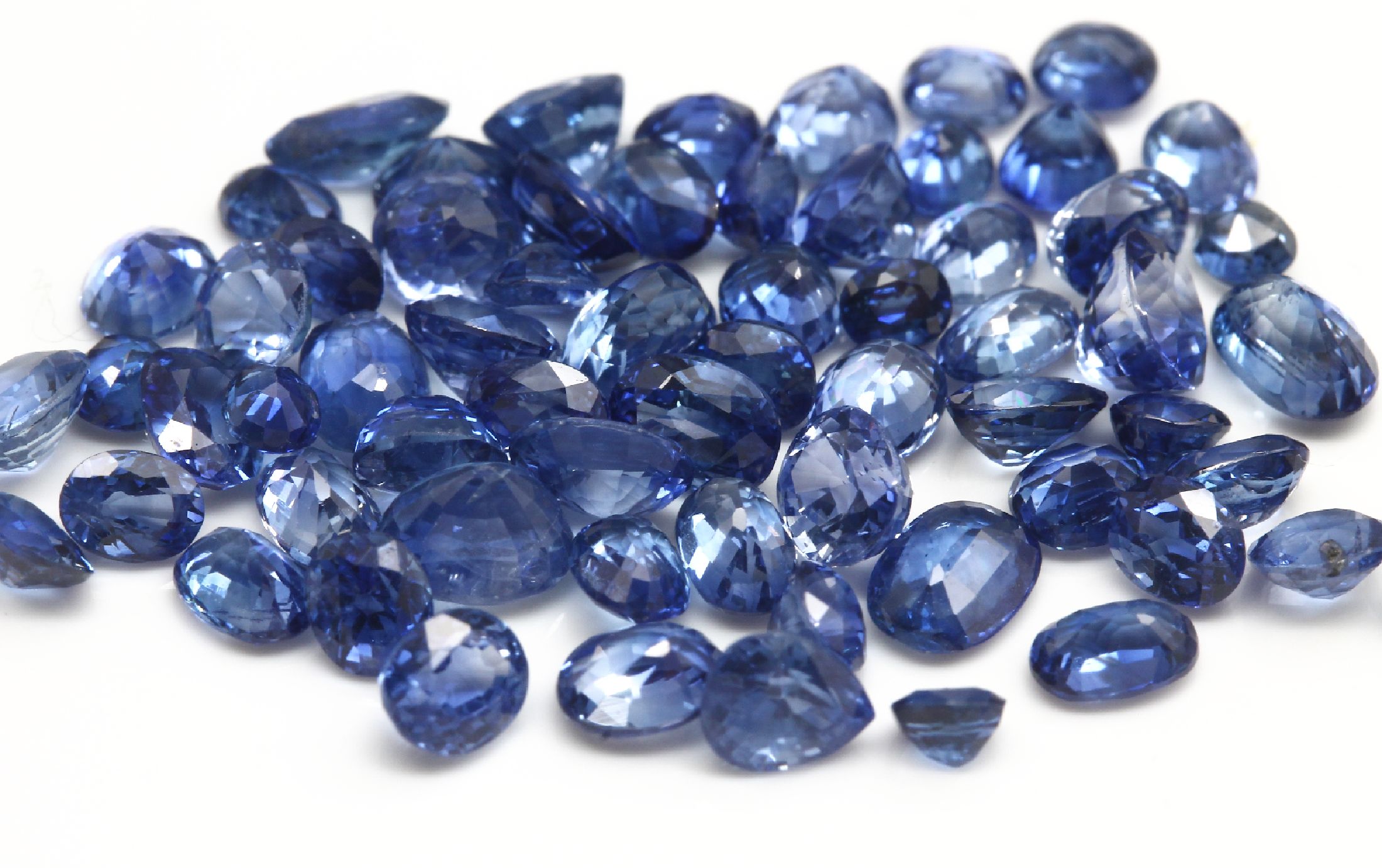 Lot lose Saphire zus. ca. 14.0 ct, versch. Schliffformen