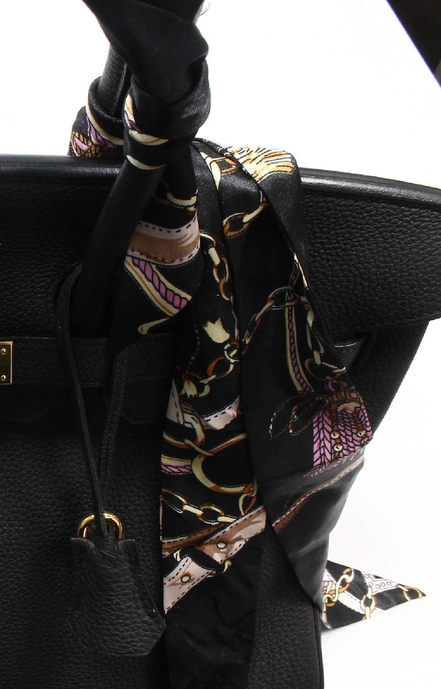 Detail d: HERMES Birkin Bag 35 Twilly, schwarzes Rindsleder, Beschläge Metall verg., 2 Tragehenkel umwickelt jeweils mit Seiden Twillys, schwarz mit farbigem ...