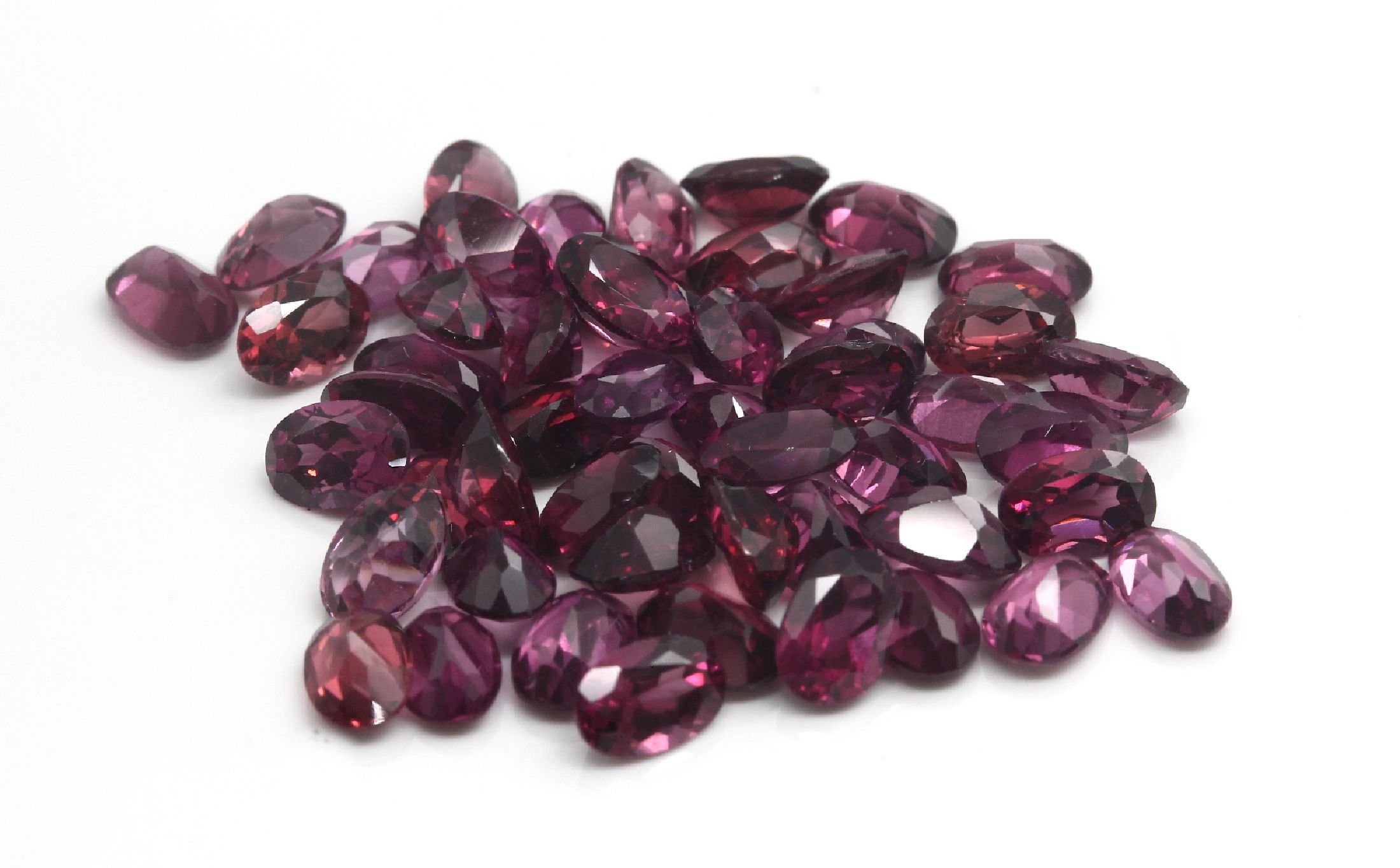 Lot lose Granate zus. ca. 30.8 ct, ovalfacett.