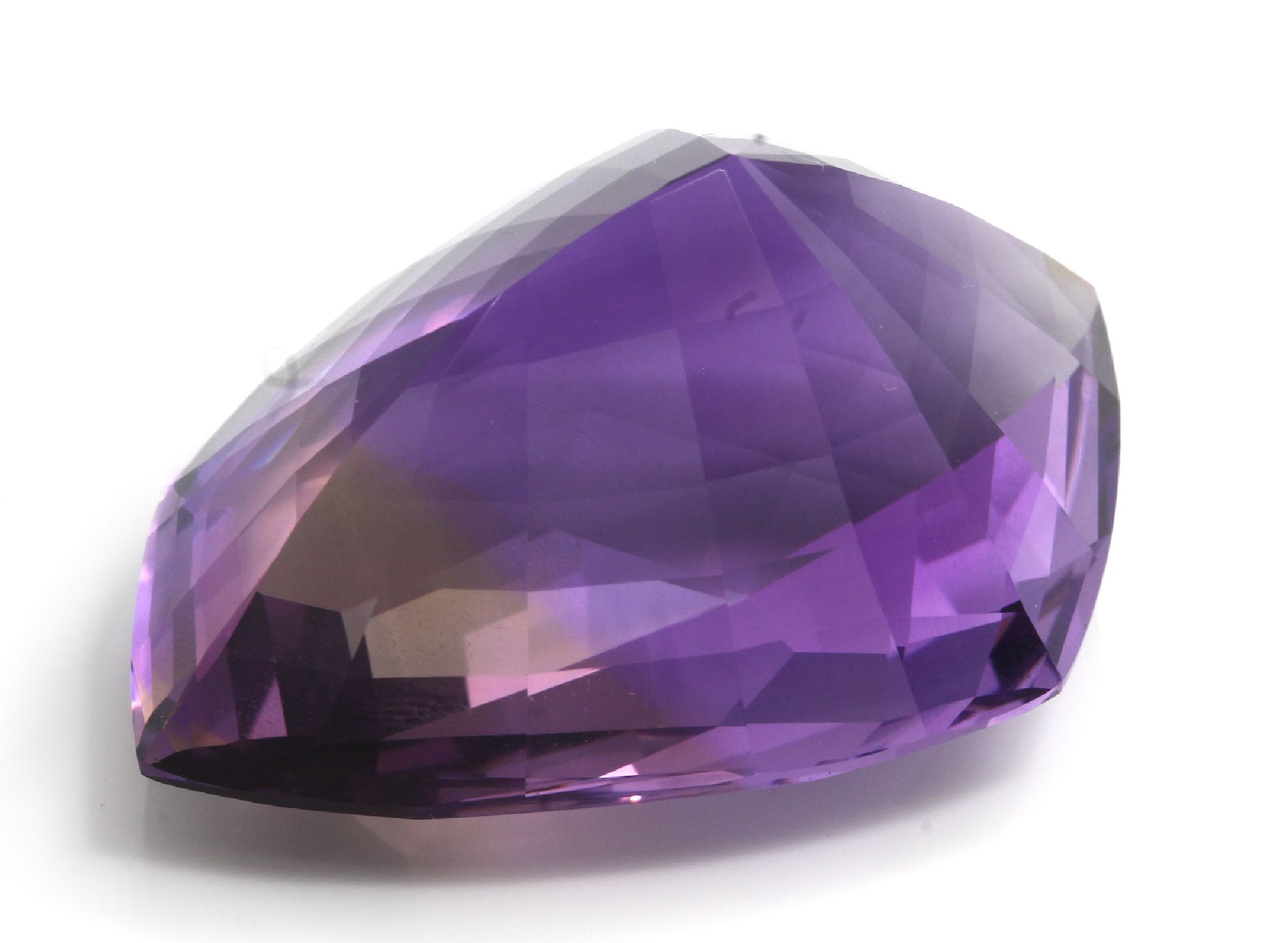 Detail a: Großer loser Amethyst ca. 154.5 ct, Phantasieschliff, ca. 44 x 32 x 25 mm