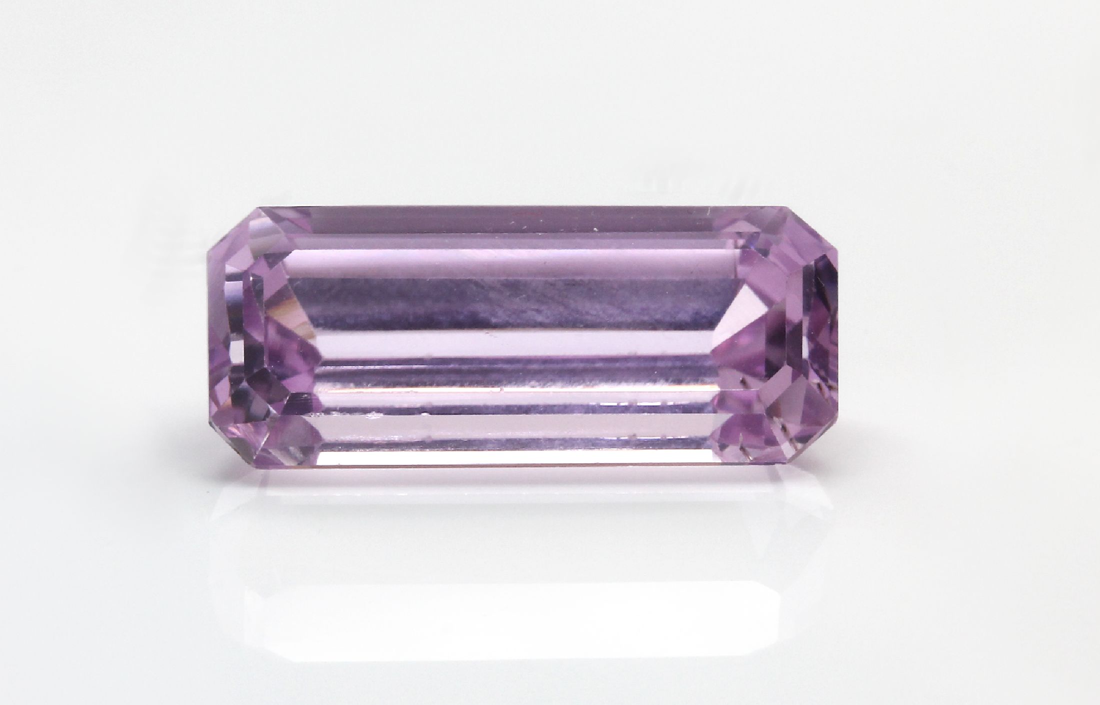 Loses Kunzit-Baguette ca. 10.2 ct, ca. 19 x 8 x 7 mm