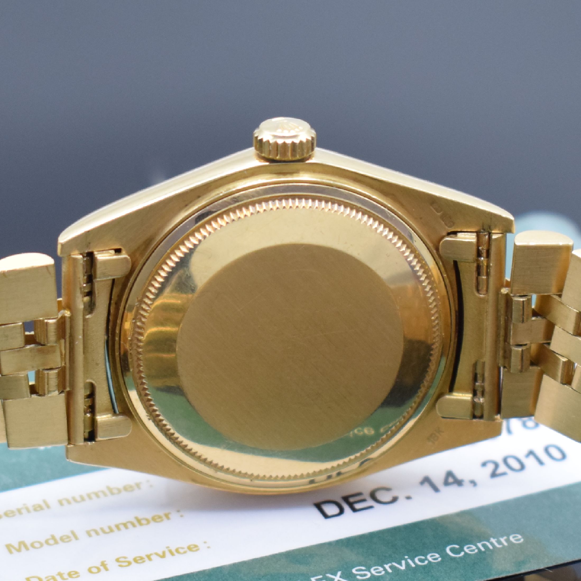 Detail e: ROLEX Datejust Herrenarmbanduhr Referenz 16078 in GG 750/000, Schweiz um 1980, Automatik, verschr. Oystergehäuse, Lünette m. Rindengravur, gold. ...