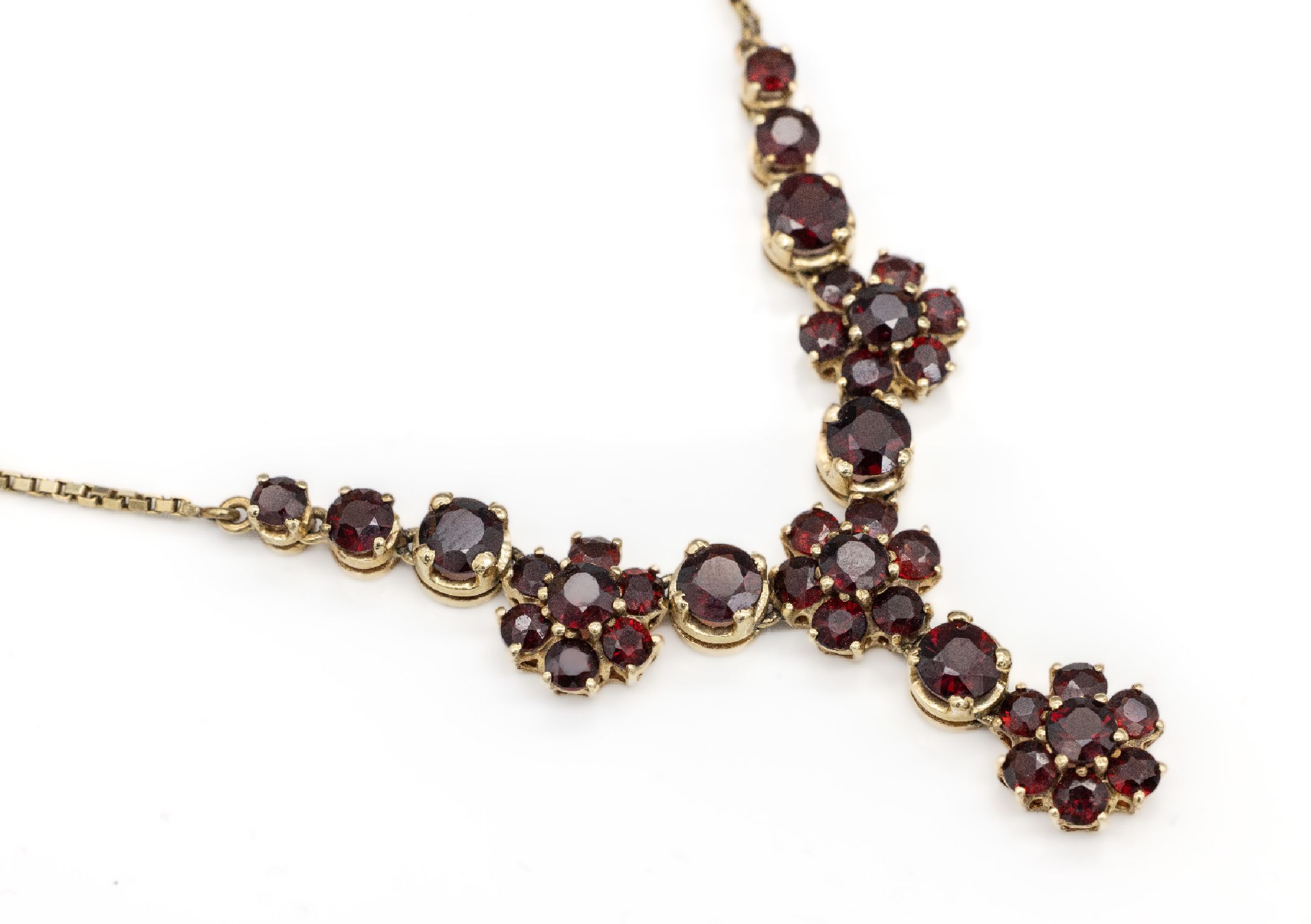 14 kt Gold Granat-Collier, GG 585/000, rundfacett. Granate, Abhängungen bewegl., ca. 14.5 g, L. ca. 40 cm