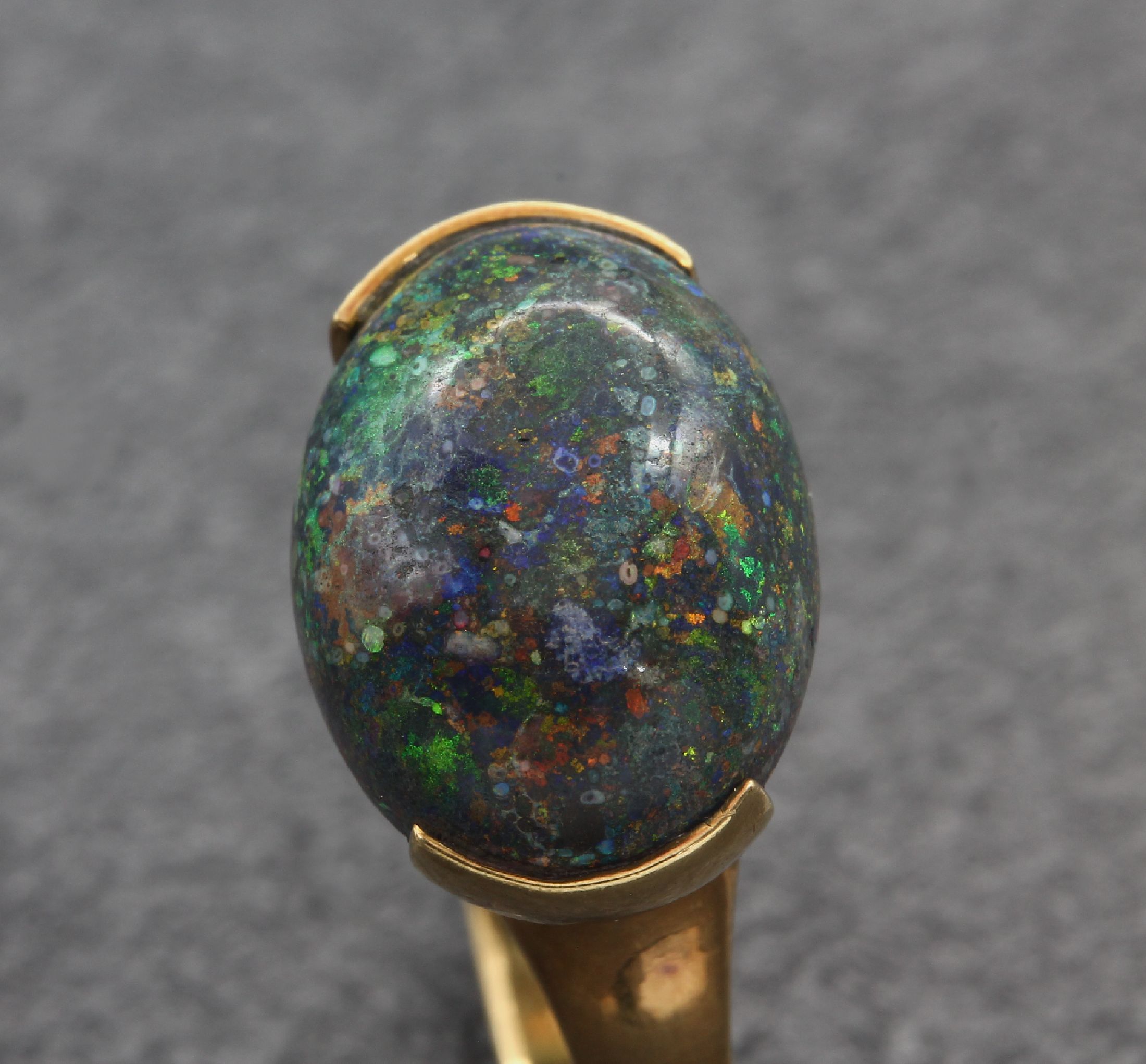 Detail b: 18 kt Gold GROSSE Opal-Ring, GG 750/000, ovaler Boulderopal-Cabochon ca. 15.0 ct, total ca. 10.7 g, RW 54, sign. GROSSE 1972