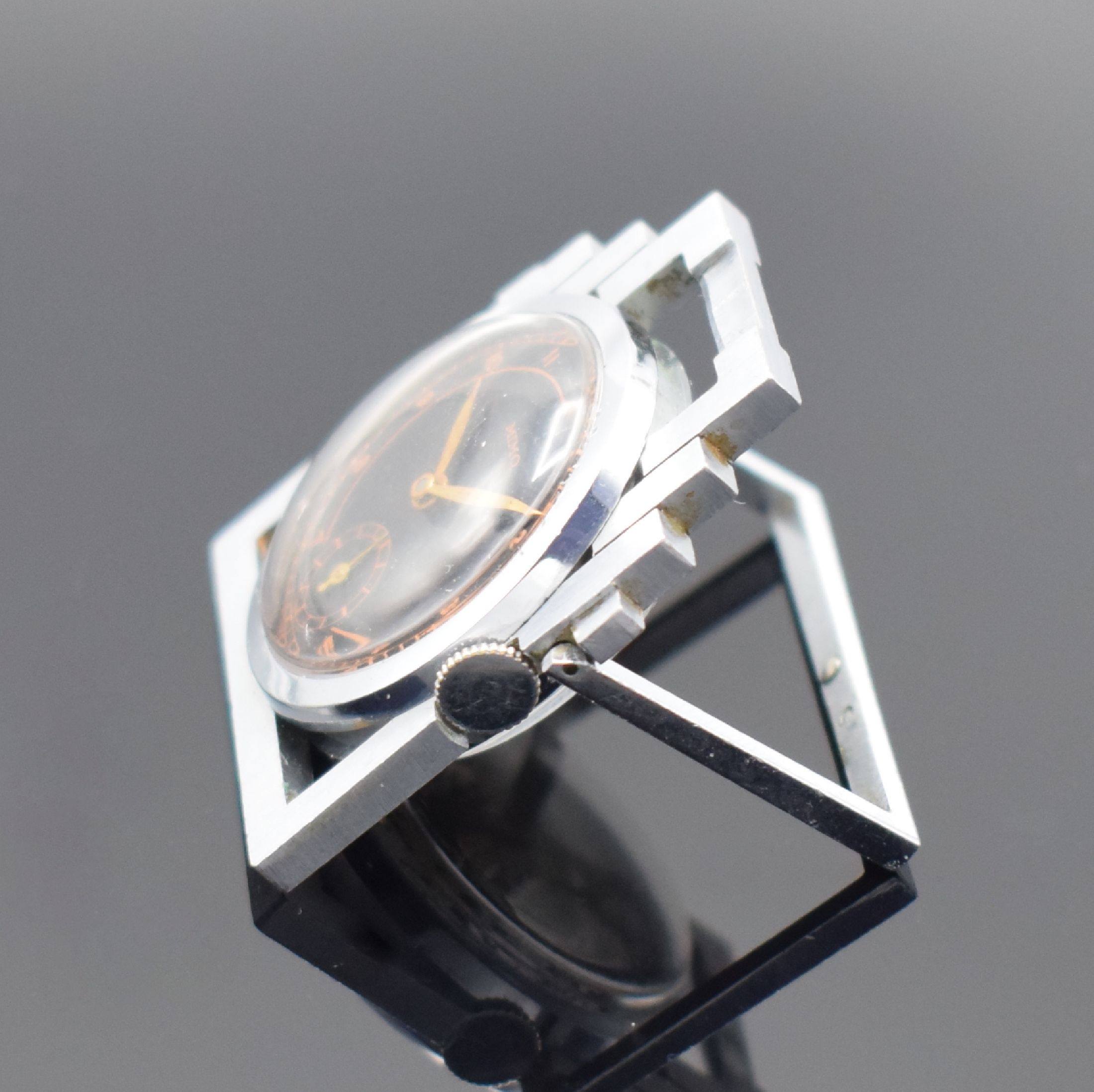 Detail a: MIMO Watch Co. kleine Reiseuhr, Schweiz um 1930, Handaufzug, aufstellbares, beidseitig vergl. Stahlgehäuse, teils verchr., schwarzes Zifferbl. m. ...