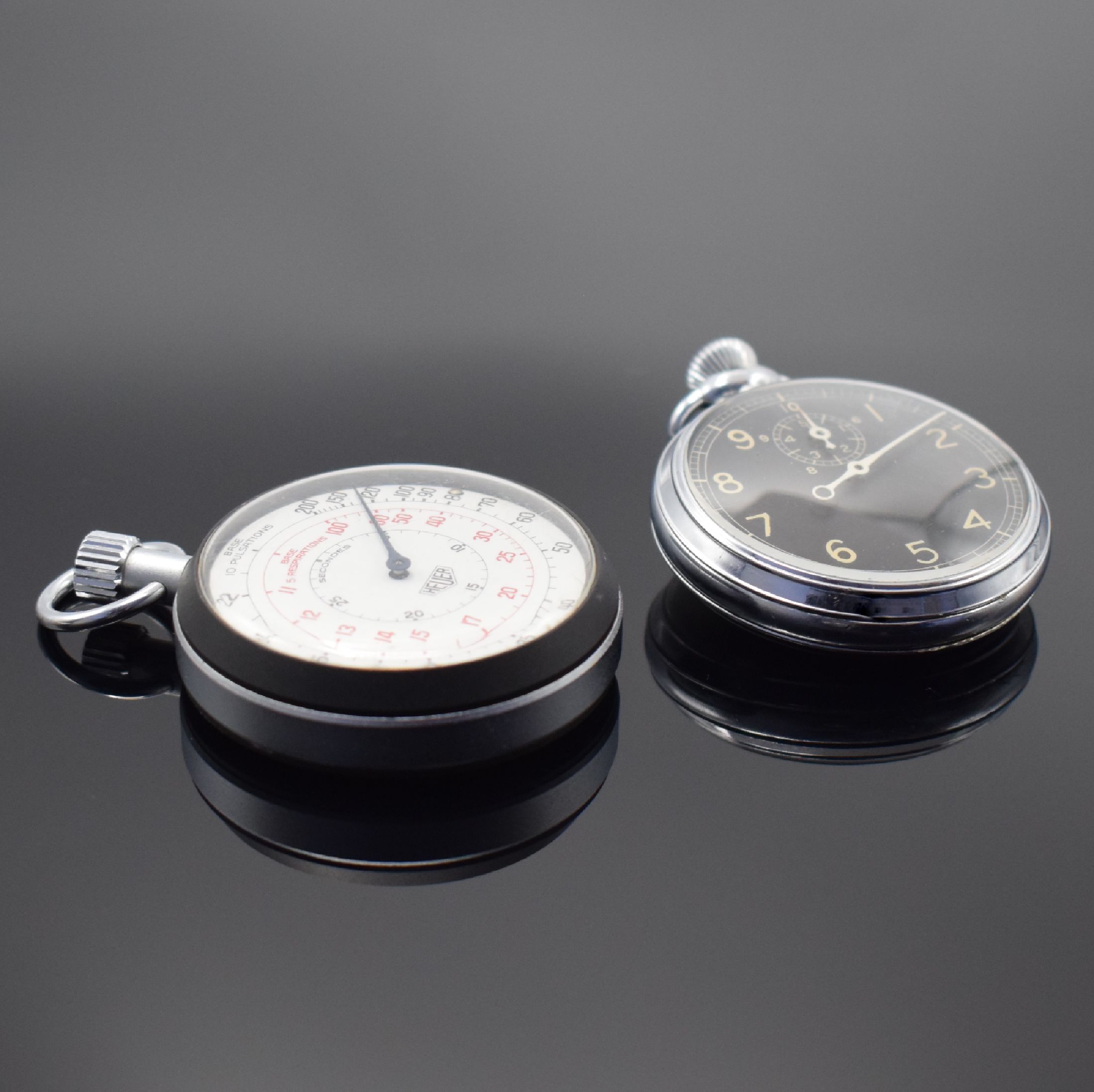 Detail b: HEUER & WALTHAM 2 Stoppuhren, 1.) Heuer Schweiz um 1965, verchr. & teils geschw. Geh., 30-Sek.-Zähler, Kal. 7700, D. ca. 53 mm, Überh. empf., EZ ...