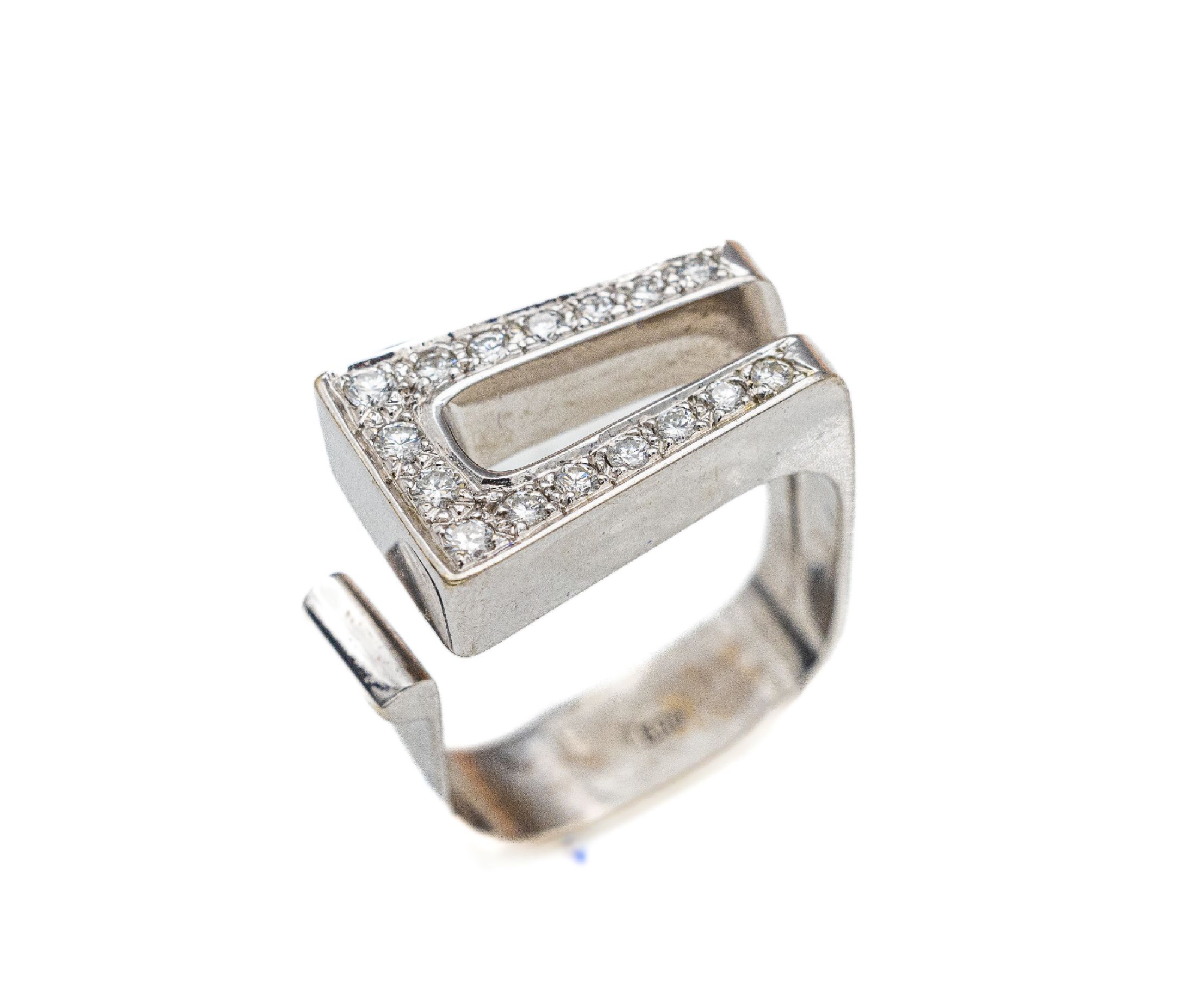 14 kt Gold Brillant-Ring, WG 590/000, 16 Brillanten zus. ca. 0.32 ct Weiß/si, ca. 7.9 g, Ringschiene seitlich oben offen, RW 53 - 57