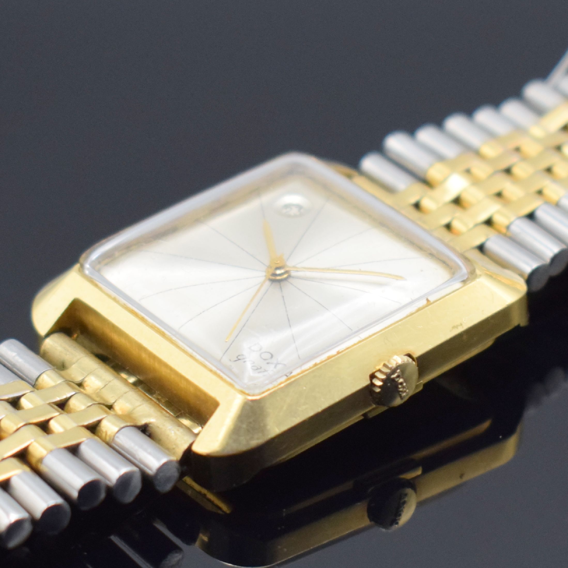 Detail b: DOXA Grafic Herrenarmbanduhr in GG 750/000, Schweiz um 1960, Automatik, 2-teil. Gehäuse, Boden aufgedr., neutr. Stahlbd. teils verg., silb. ...