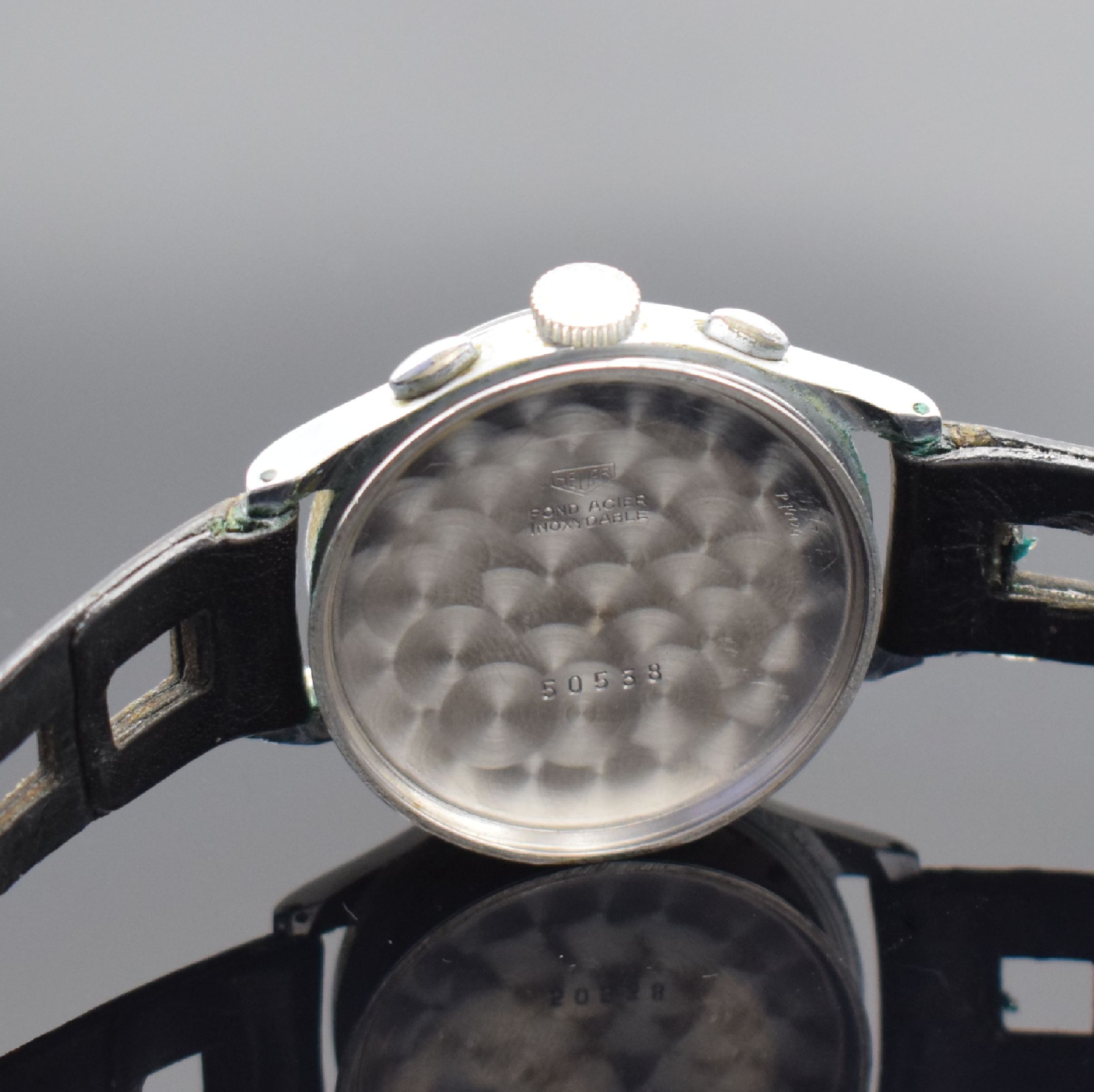 Detail e: HEUER Herrenarmbanduhr mit Chronograph, Schweiz um 1940, Handaufzug, 3-teil. verchr. Geh., sign. Boden & Glasrand aufgedr., silb. sign. Zifferbl. m. ...