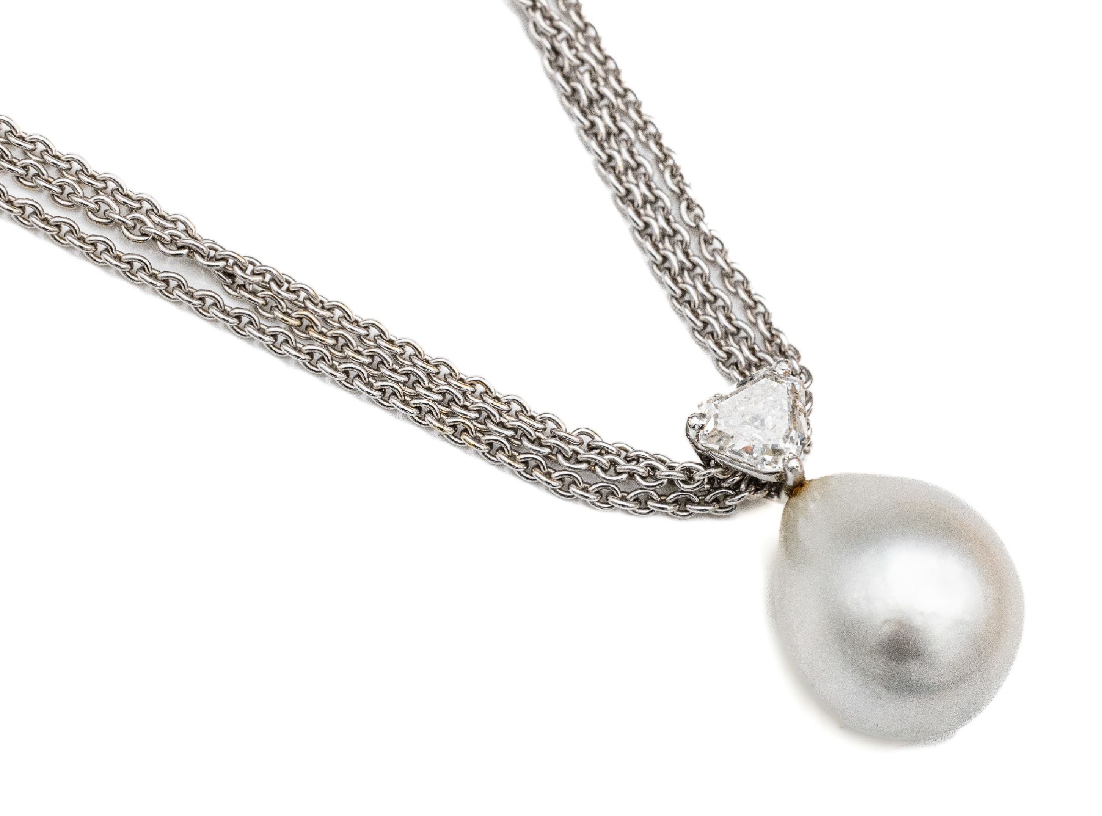 14 kt Gold Zuchtperl-Diamant-Anhänger, WG 585/000, 1 Diamant-Triangel ca. 0.75 ct Weiß/p1, 1 weiße leicht tropfenförm. Südseezuchtperle D. ca. ...