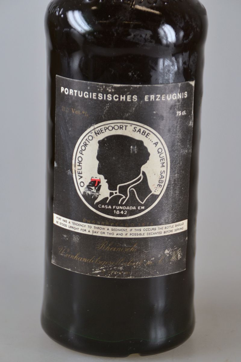 Detail c: 1 Flasche 1966 Niepoort Porto Colheita, Portwein, Portugal, ca. 750ml, 21,2% Vol., abgefüllt 1978, guter Erhaltungszustand