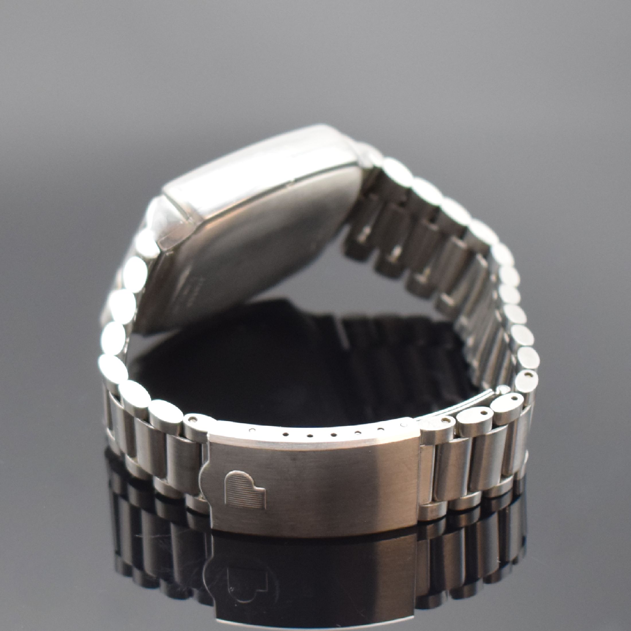 Detail b: PULSAR Time Computer Calculator 902 seltene LED-Armbanduhr mit Rechner in Stahl, USA um 1977, quartz, unpoliertes 6-fach verschr. Geh. Modell 3822-2 ...