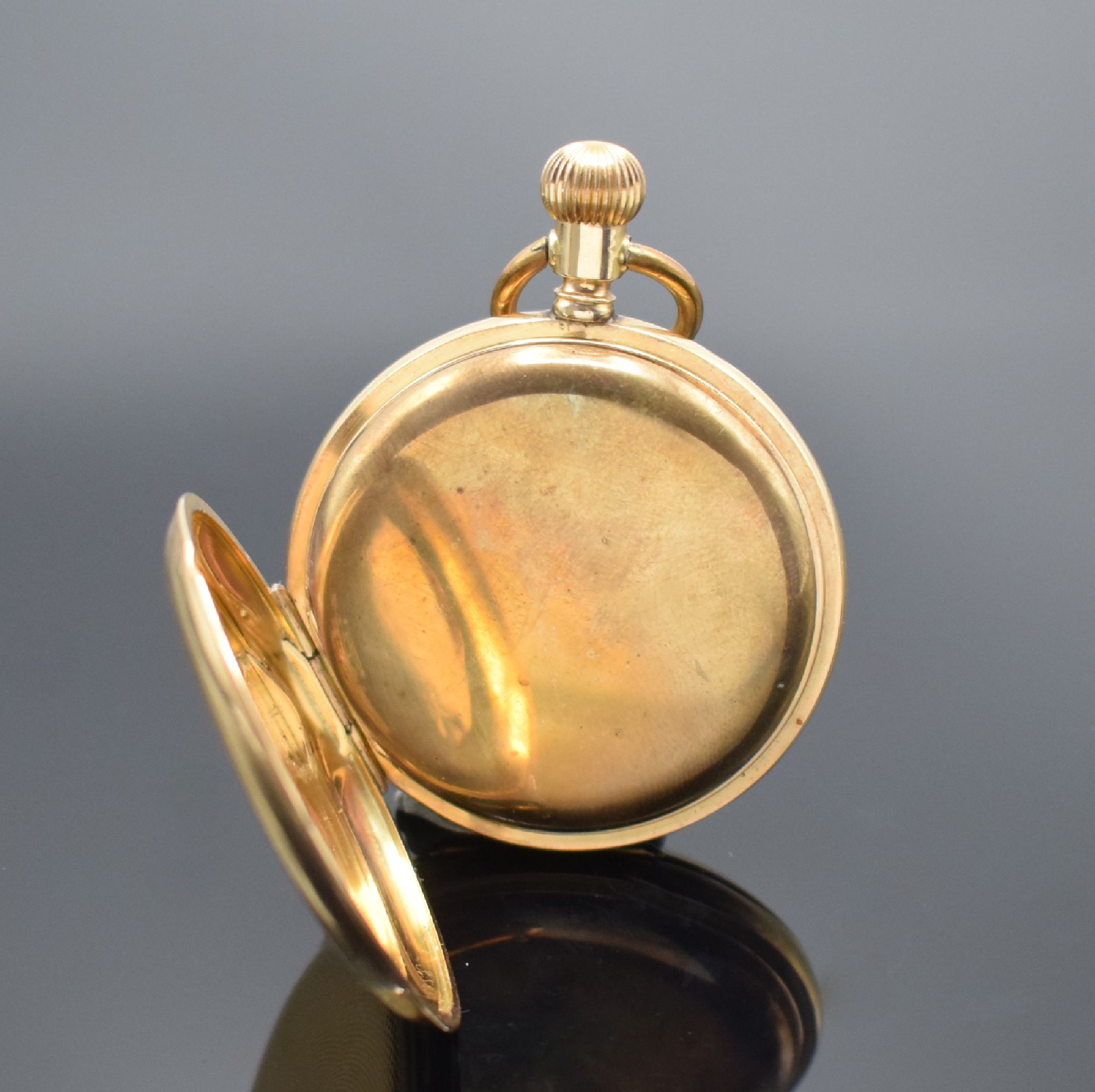 Detail e: Savonette in Roségold 585/000, Schweiz um 1890, guill. 2-Deckel Goldgeh. l. dell., verg. Metallcuvette, Emailzifferbl. m. röm. Zahlen, kl. Sek. bei ...
