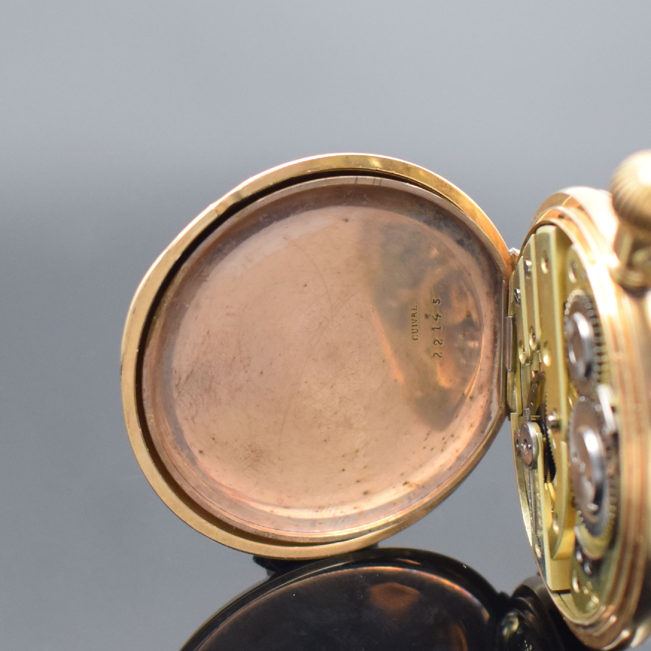 Detail f: Savonette in Roségold 585/000, Schweiz um 1890, guill. 2-Deckel Goldgeh. l. dell., verg. Metallcuvette, Emailzifferbl. m. röm. Zahlen, kl. Sek. bei ...