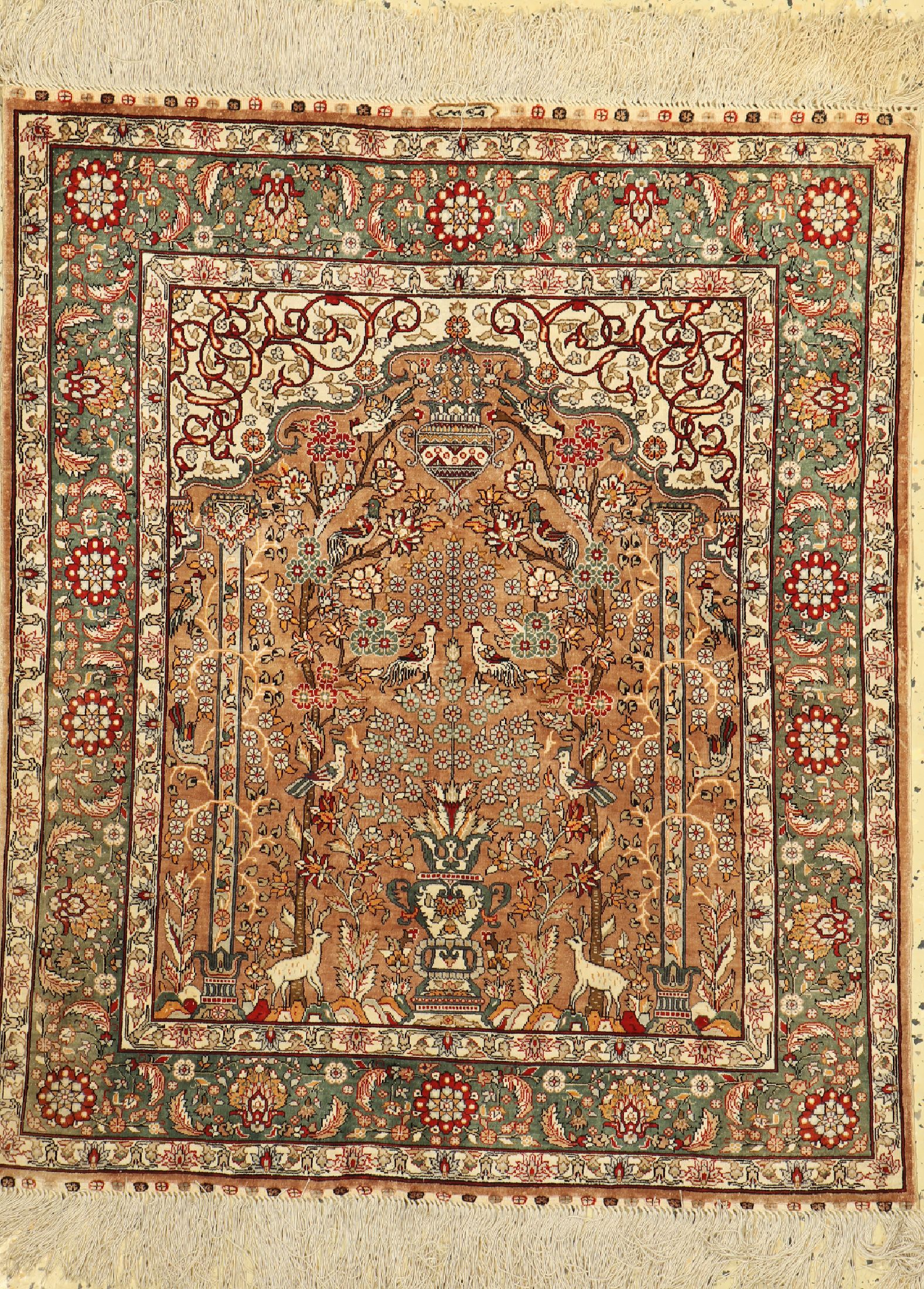 Hereke Seide, China, ca. 40 Jahre, reine Naturseide, ca. 90 x 76 cm, ca.1,0 Mio. kn/qm, EHZ: 1