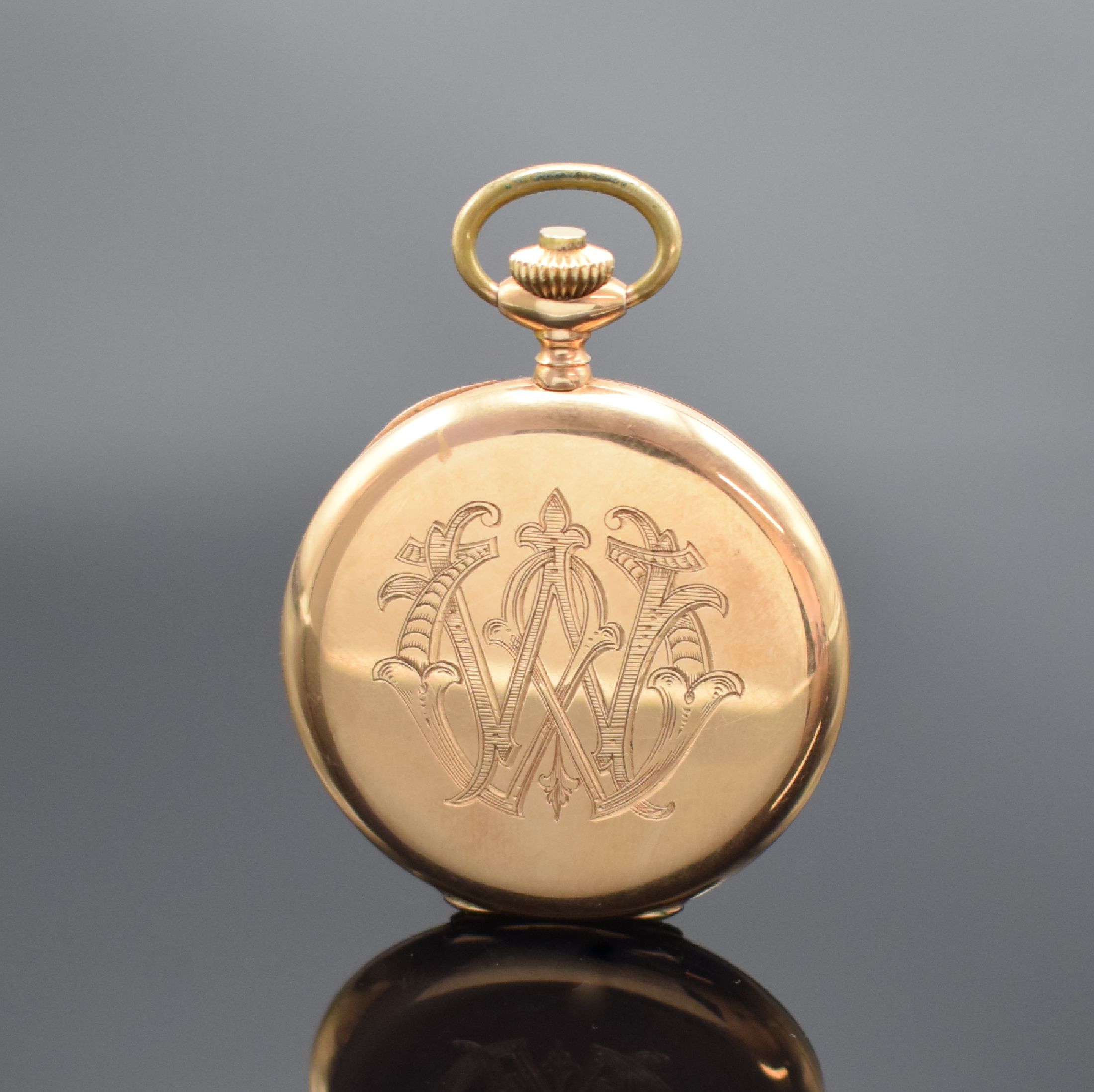 Detail b: Savonette Taschenuhr in RG 585/000, Schweiz um 1920, 3-Deckel Goldgeh., Sprungdeckel mit Monogramm, Metallzifferbl. m. arab. Zahlen, gebl. Zeiger, ...