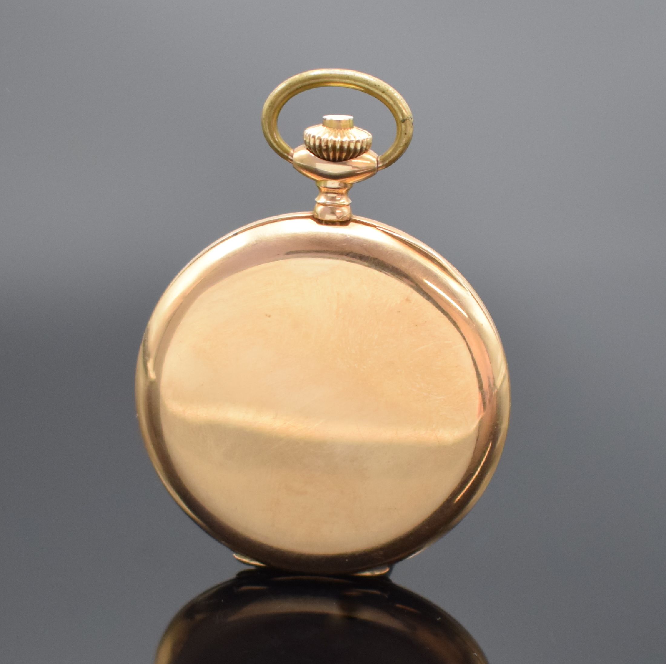 Detail c: Savonette Taschenuhr in RG 585/000, Schweiz um 1920, 3-Deckel Goldgeh., Sprungdeckel mit Monogramm, Metallzifferbl. m. arab. Zahlen, gebl. Zeiger, ...