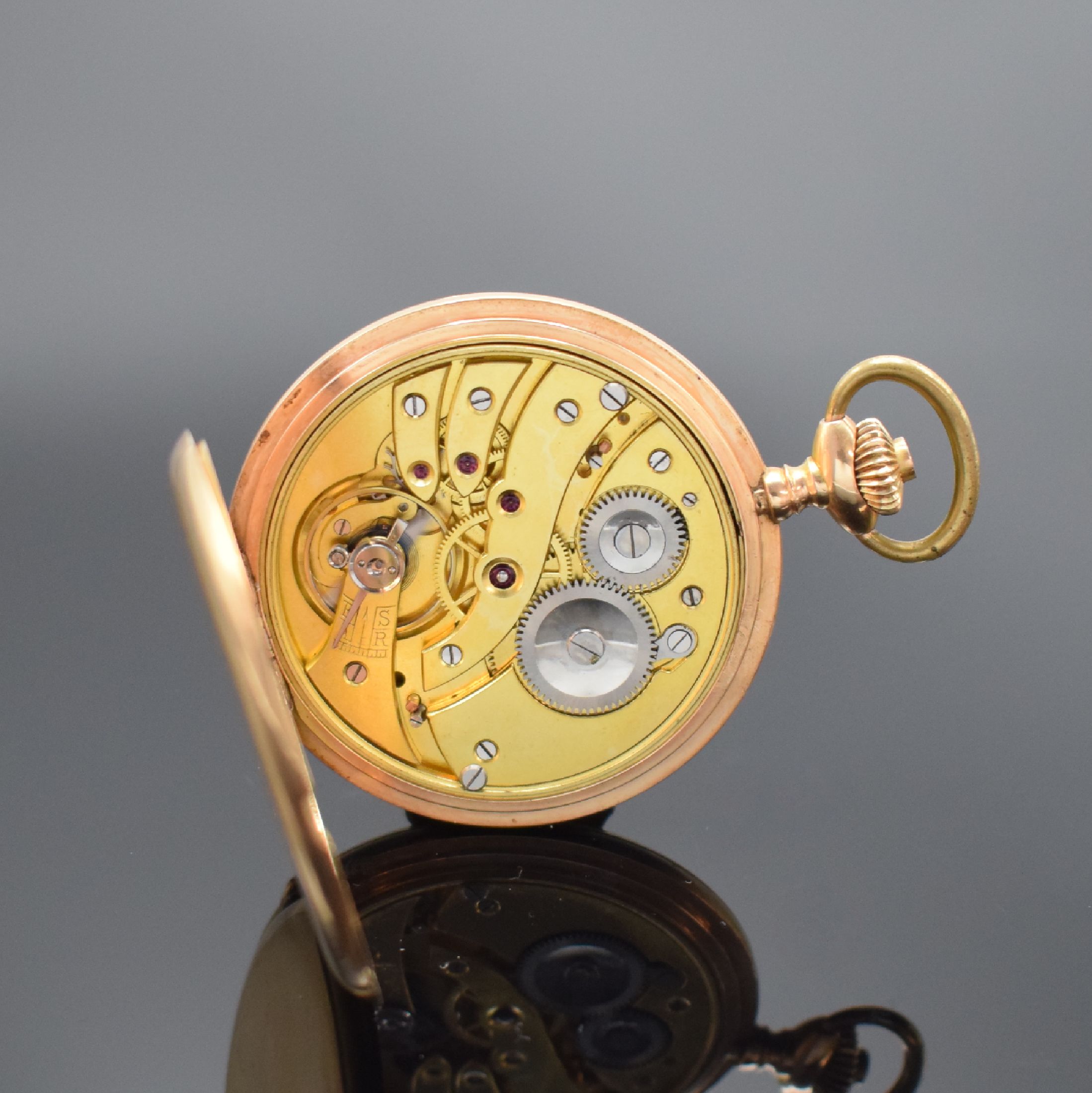 Detail g: Savonette Taschenuhr in RG 585/000, Schweiz um 1920, 3-Deckel Goldgeh., Sprungdeckel mit Monogramm, Metallzifferbl. m. arab. Zahlen, gebl. Zeiger, ...