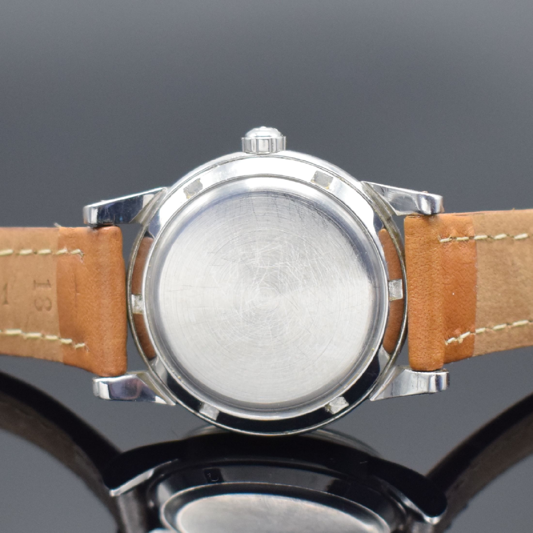 Detail c: OMEGA Seamaster Herrenarmbanduhr Ref. 2577-11 SC mit Hammerautomatik in Stahl, Schweiz um 1954, 2-teil. Geh., Boden geschr., patiniert. Zifferbl. m. ...