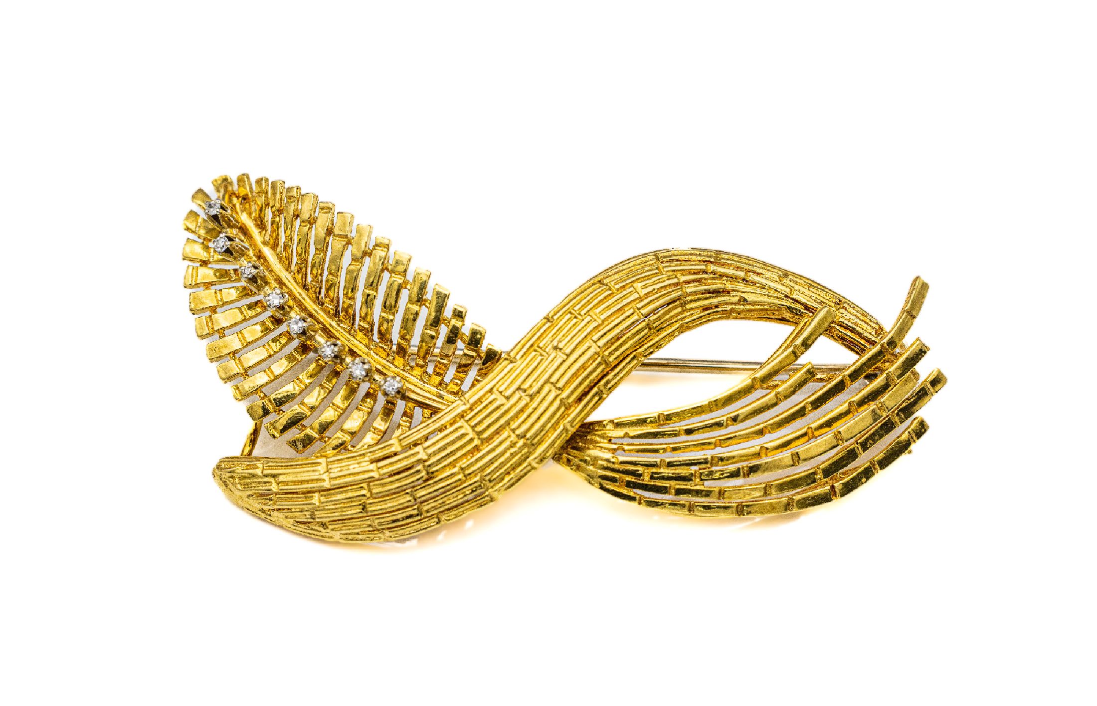 18 kt Gold Diamant-Brosche, GG 750/000, ital. Atelierarbeit, 8 in WG gefasste 8/8- Diam. zus. ca. 0.05 ct Weiß/si, stil. Schleifenform, ca. 13.3 g, ...