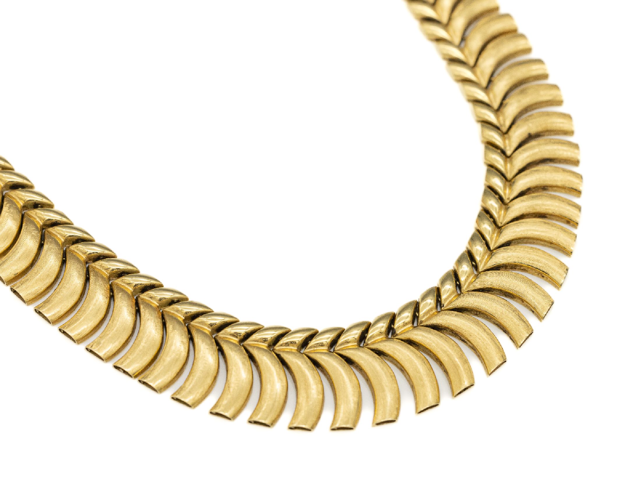 18 kt Gold Collier, GG 750/000, ca. 50.7 g, L. ca. 42.5 cm, satiniert, Kastenschloss mit Sicherheitsacht
