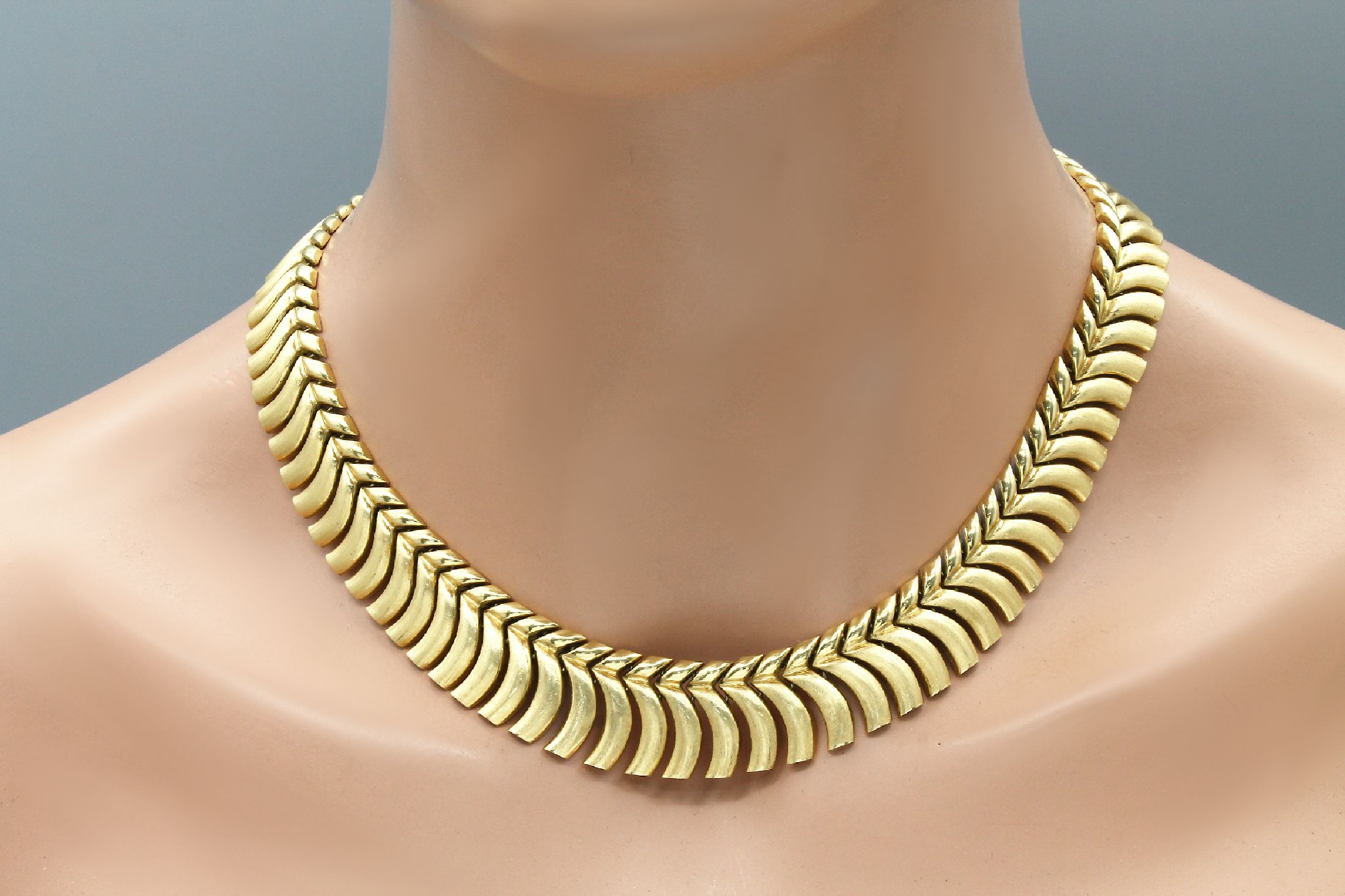 Detail a: 18 kt Gold Collier, GG 750/000, ca. 50.7 g, L. ca. 42.5 cm, satiniert, Kastenschloss mit Sicherheitsacht