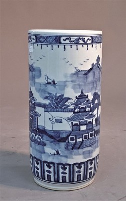 Image 26551431 - Large vase in the shape of a brush cup, China,20th century, porcelain, underglaze painting in blue, surrounding landscape, traces of age,h. 46 cm