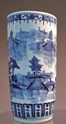 26551431b - Large vase in the shape of a brush cup, China,20th century, porcelain, underglaze painting in blue, surrounding landscape, traces of age,h. 46 cm