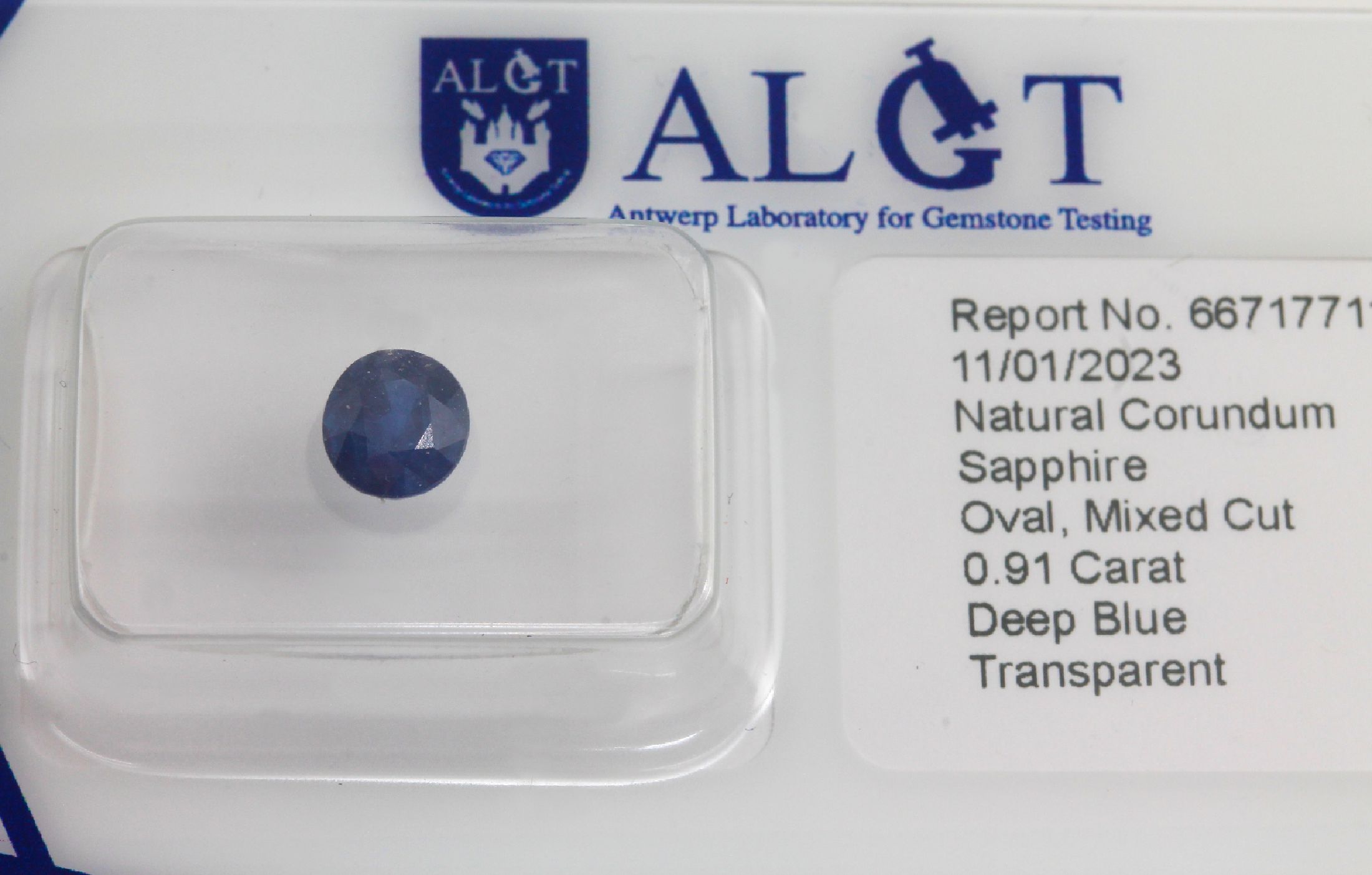 Detail c: Konvolut 6 Saphire, alle mit ALGT Expertise: 1 x facett. Saphir-Tropfen ca. 1.51 ct, Yellowish Green, unbehandelt; 1 x ovalfacett. Saphir ca. 0.91 ...