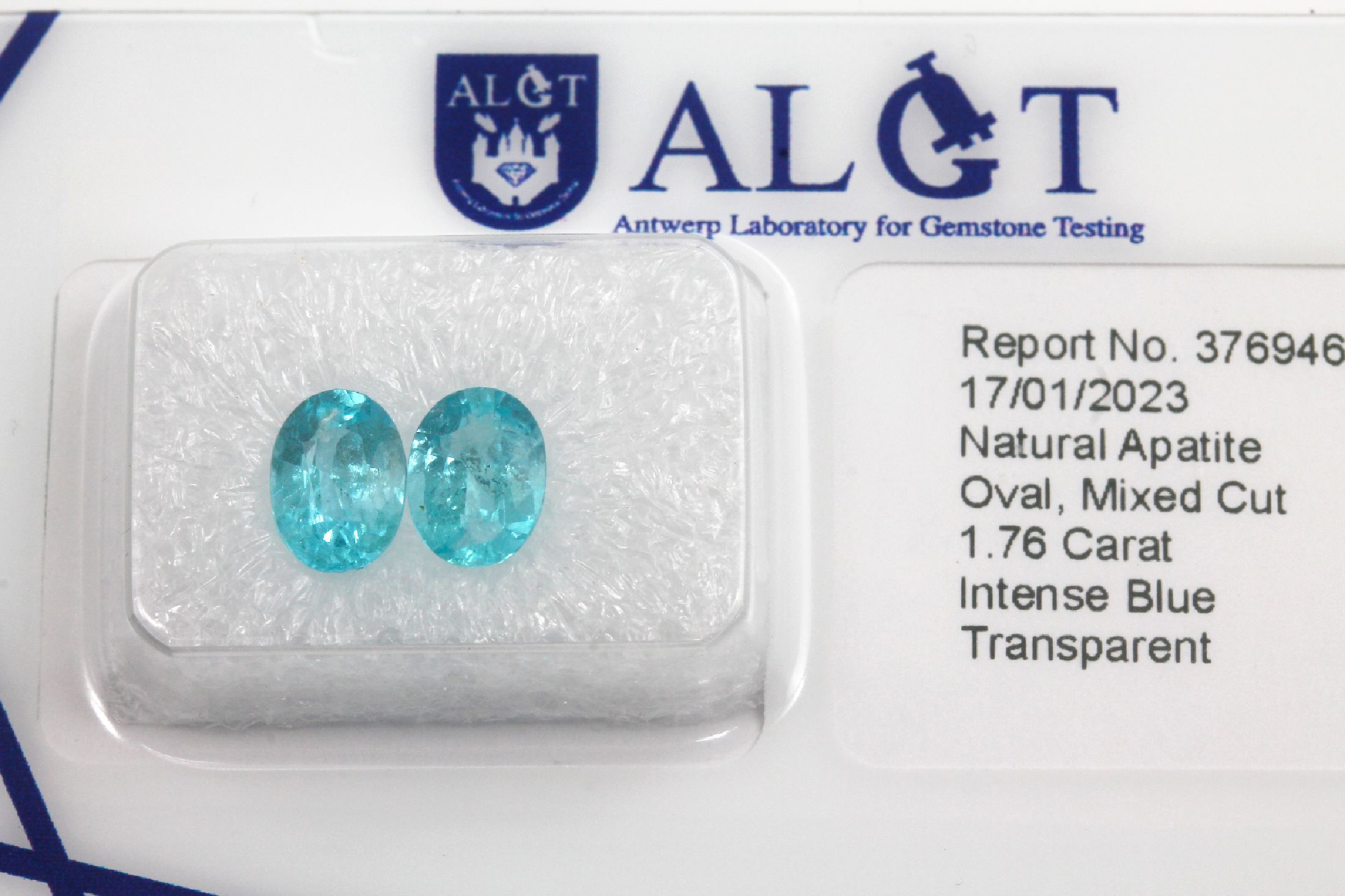 Detail a: Konvolut lose Farbsteine, alle mit ALGT Expertise, : 1 x Paar lose Apatite ca. 0.87 ct und 0.89 ct,Intense Blue, unbehandelt; 1 x Ametrin im ...