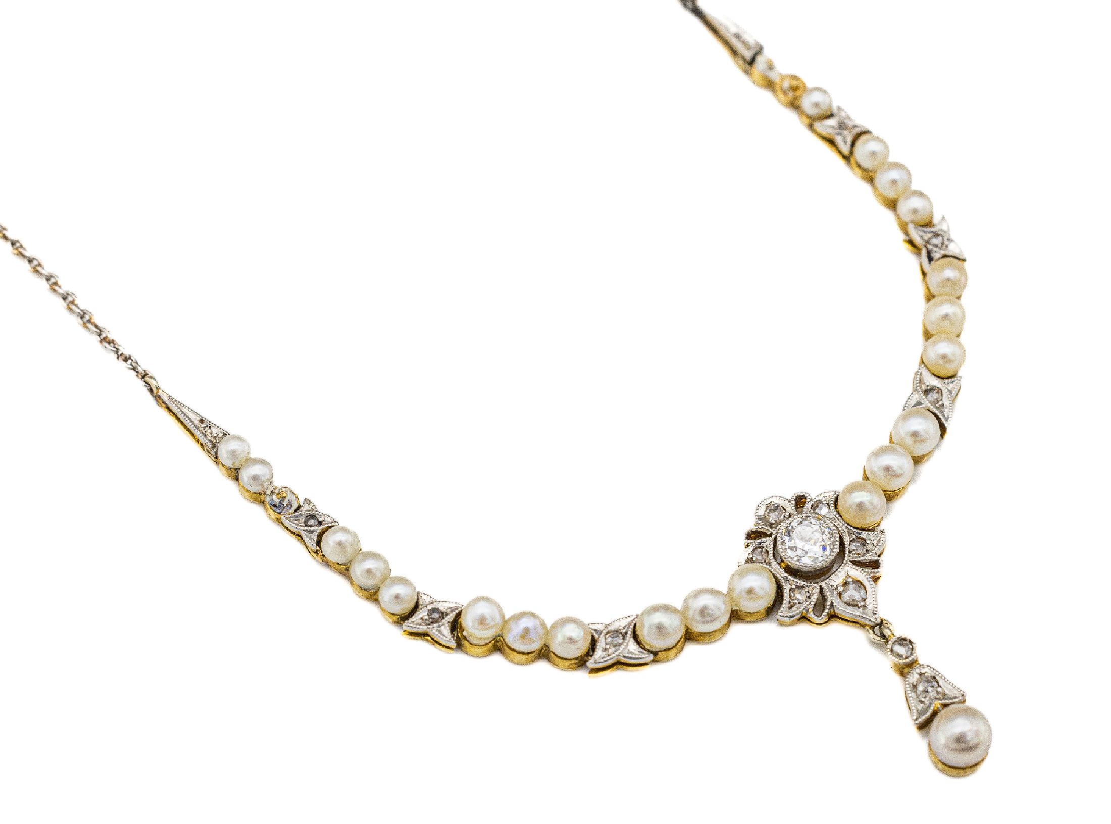 18 kt Gold Diamant-Perl-Collier, GG 750/000, um 1900, Mittelteil mit kl. Perlen (3 Perlen fehlen), mittig Altschliffdiamant ca. 0.10 ct Weiß/p 1, ...