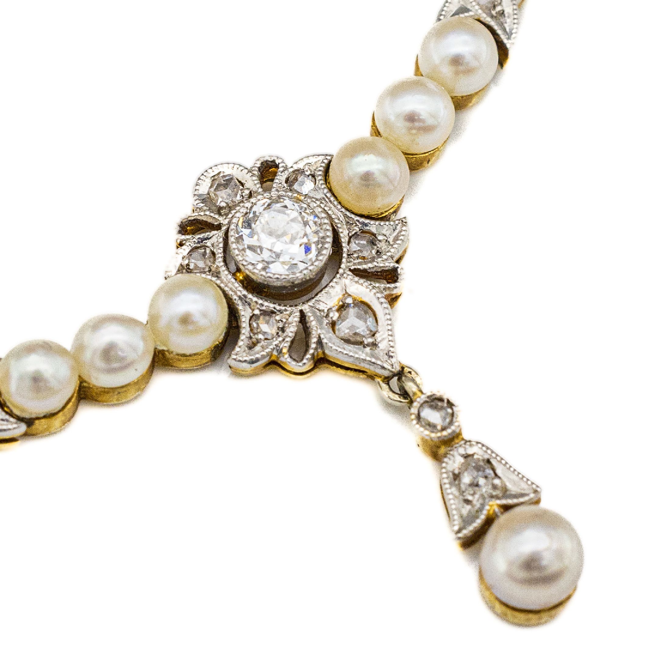 Detail a: 18 kt Gold Diamant-Perl-Collier, GG 750/000, um 1900, Mittelteil mit kl. Perlen (3 Perlen fehlen), mittig Altschliffdiamant ca. 0.10 ct Weiß/p 1, ...