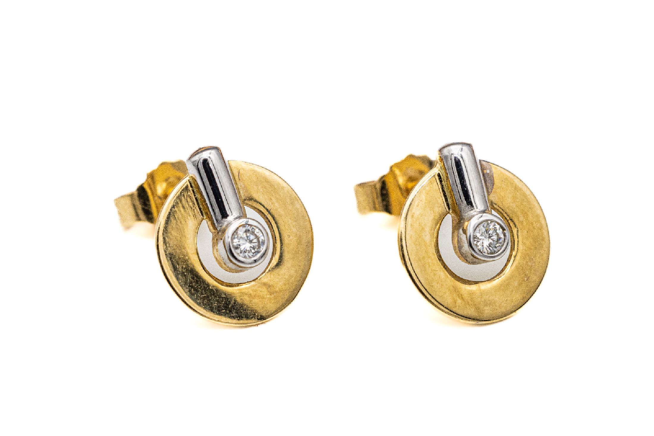 Paar 14 kt Gold Brillant-Ohrstecker, GG/WG 585/000, schlichte runde Gestaltung, 2 Brillanten zus. ca. 0.10 ct Weiß/si, ca. 2.4 g