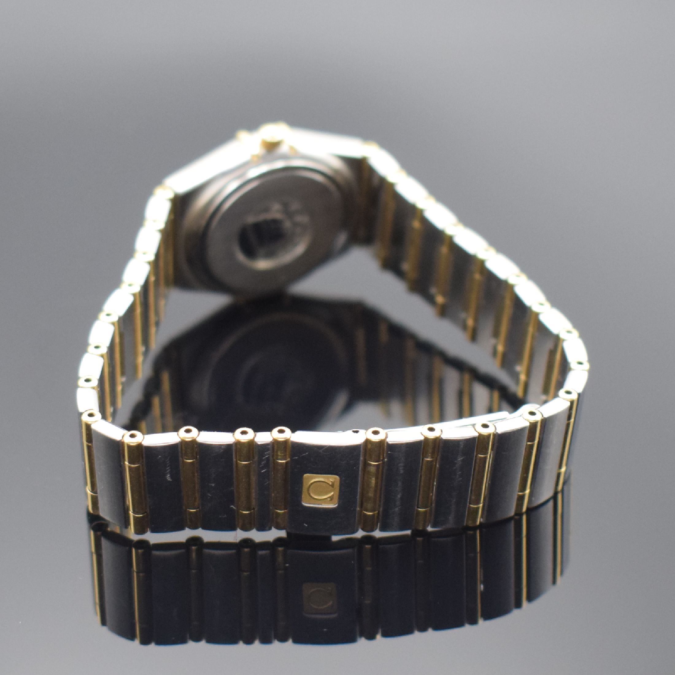 Detail b: OMEGA Constellation Damenarmbanduhr, quarz, Edelstahl und Gold komb., Perlmuttzifferbl. m. Diamanten als Std.-Ind., gold. Zeiger, Goldlünette m. ...