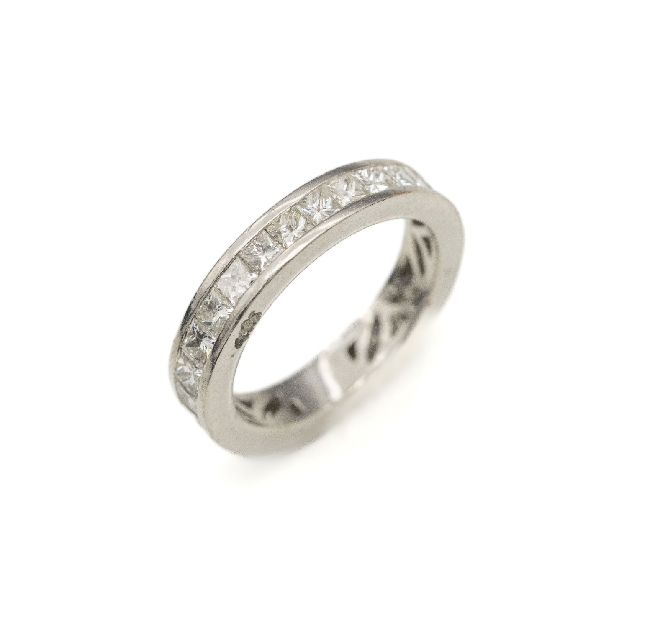 Platin Memory Diamant-Ring, rundum mit Diamanten im Princess Cut zus. ca. 2.36 ct Weiß/si, total ca. 7.0 g, RW 54