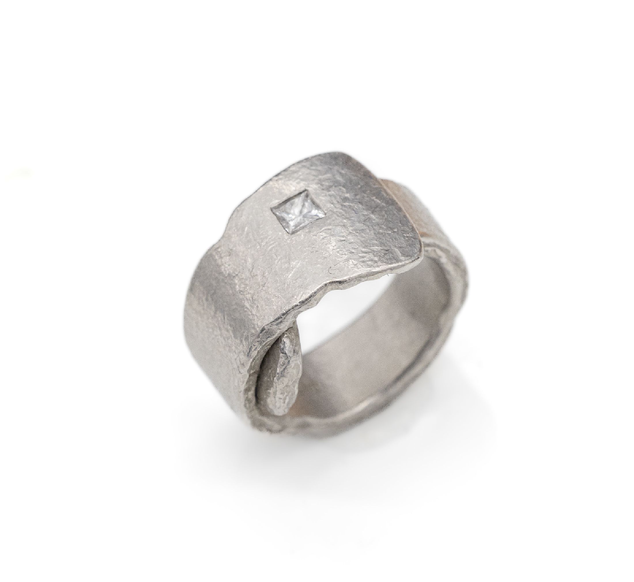 Platin Diamant-Ring, Pt 950/000, schwere massive Ausführung, 1 Diamant im Princess Cut ca. 0.20 ct Weiß/si, RW 51, ca. 31.1 g, Handarbeit
