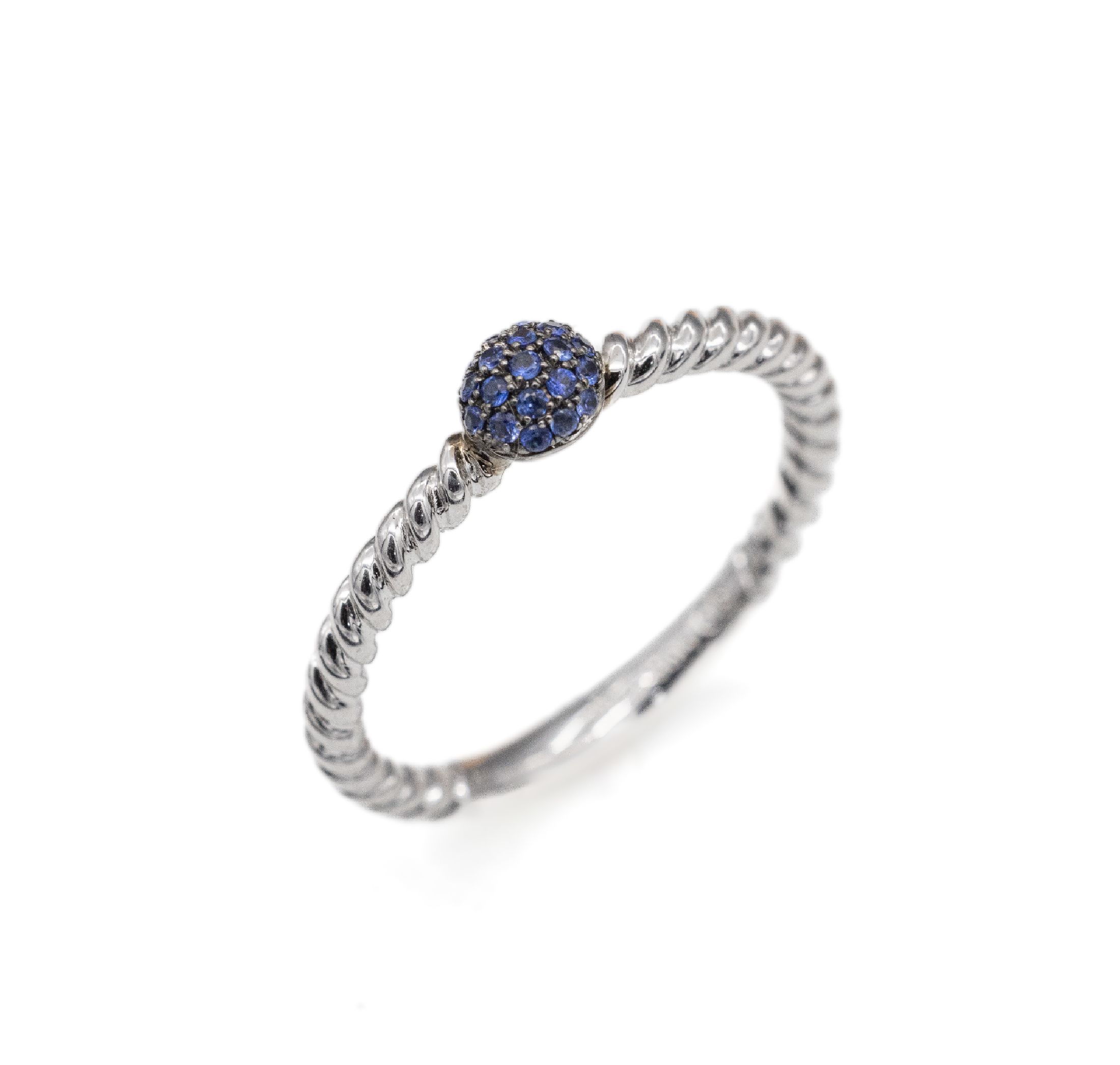 18 kt Gold Saphir Ring, WG 750/000, Ringschiene gekordelt, kl. rundfacett. Saphirezus. ca. 0.10 ct, RW 54, ca. 2.5 g