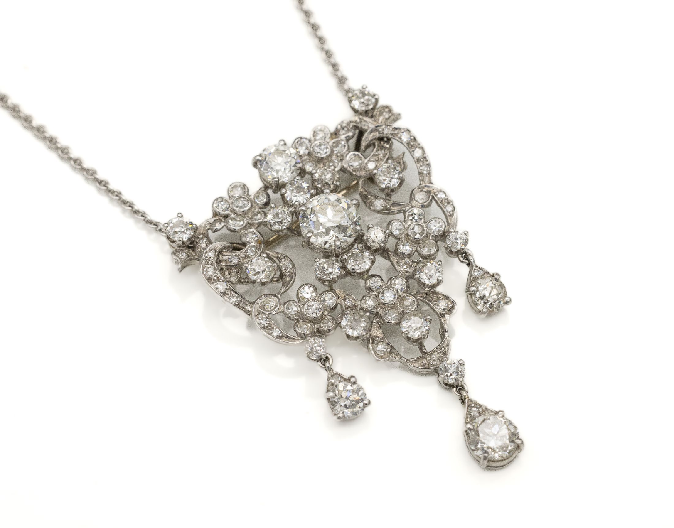 Platin Gold Diamant-Collier/Brosche, Pt gepr., Altschliffdiamanten zus. ca. 5.00 ct Weiß/si, Mittelteil aus anderem Zusammenhang, Broschierung aus ...