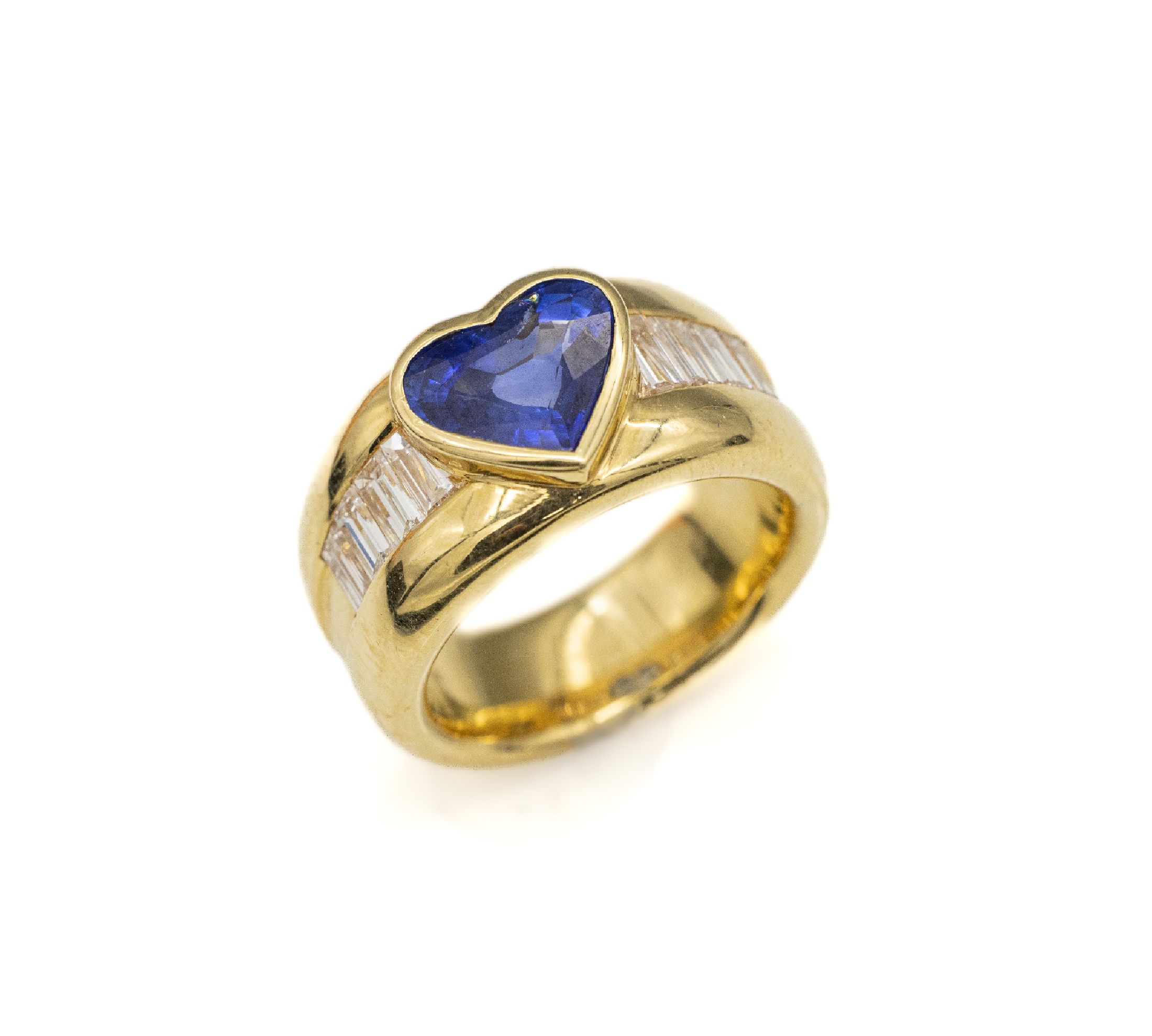 18 kt Gold Saphir-Diamant-Ring, GG 750/000,mittig herzförm. facett. Saphir ca. 3.45 ct, 8 Diamantbaguettes zus. ca. 1.35 ct Weiß/si, RW 54, ca. ...