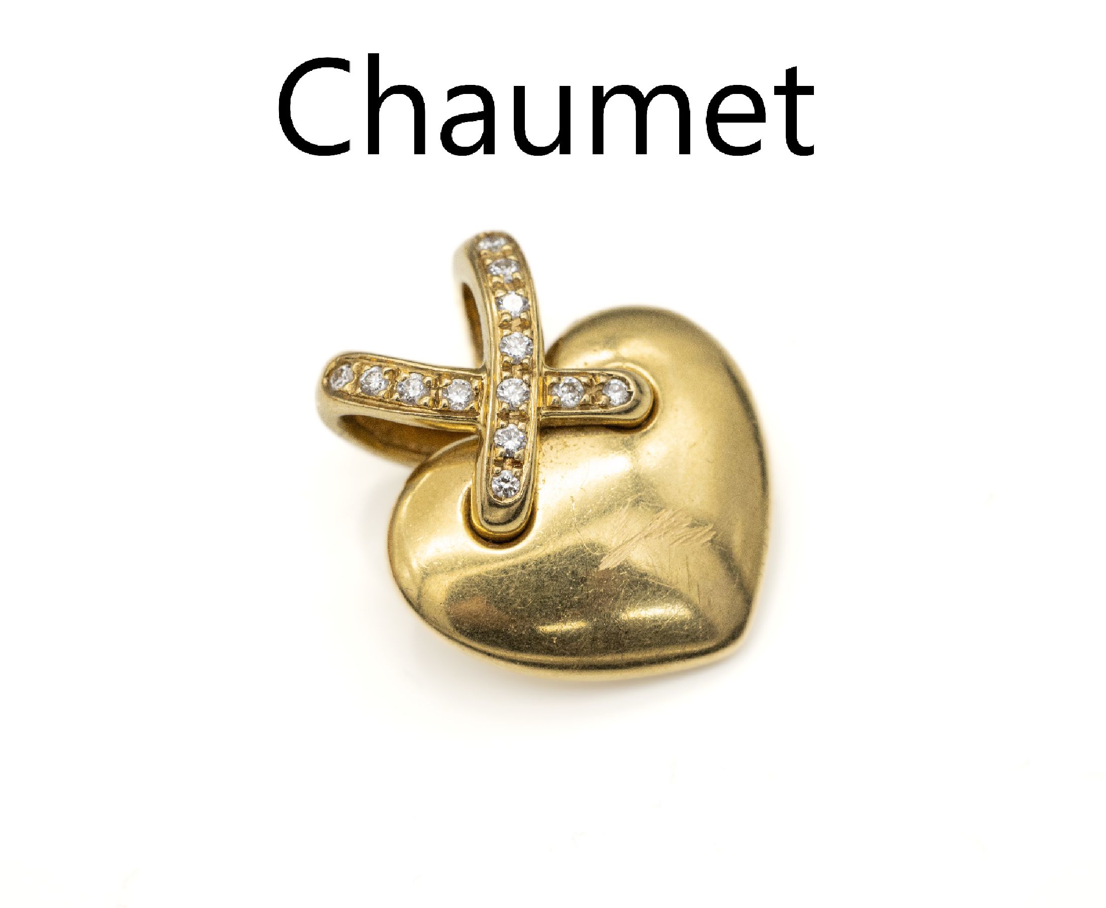 18 kt Gold CHAUMET Brillant-Anhänger, GG 750/000, 13 Brillanten zus. ca. 0.15 ct Weiß/si, voll sign. CHAUMET PARIS, L. ca. 2 cm, Herz mit ...