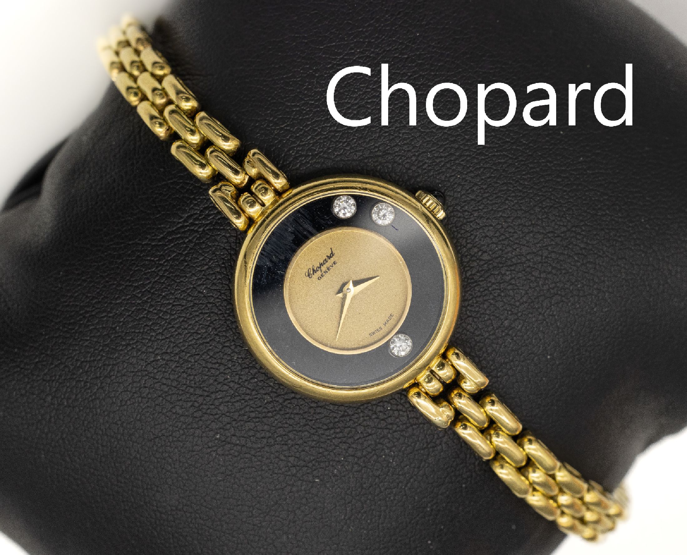 18 kt Gold CHOPARD Damenschmuckuhr, GG 750/000, aus der Serie "Happy Diamonds", z.T.schwarzes Ziffernblatt mit 3 bewegl. Brillanten unter ...