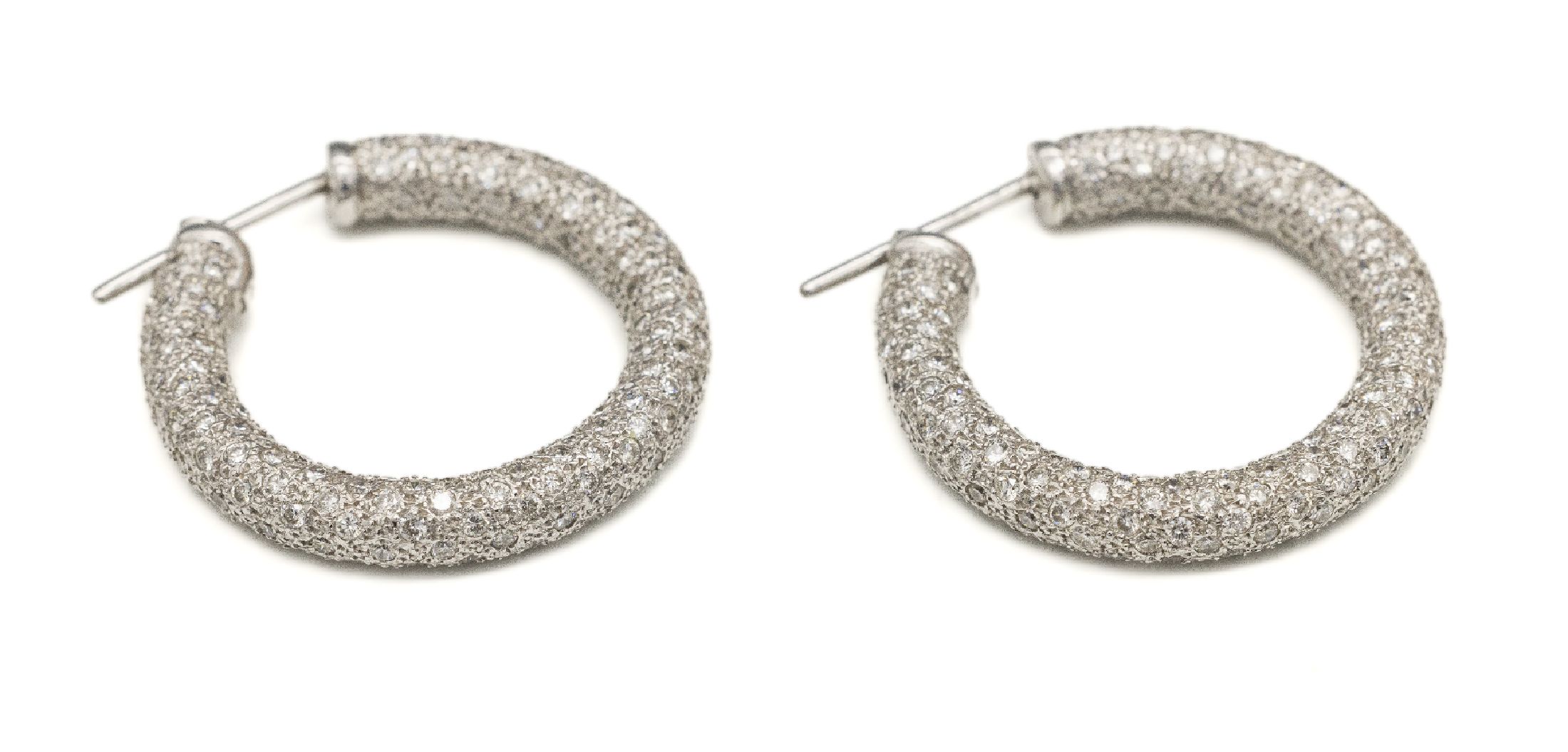 Paar 18 kt Gold Diamant-Ohrcreolen, WG 750/000, Brillanten zus. ca. 6.00 ct Weiß/ si, D. ca. 2 cm, ca. 15.6 g