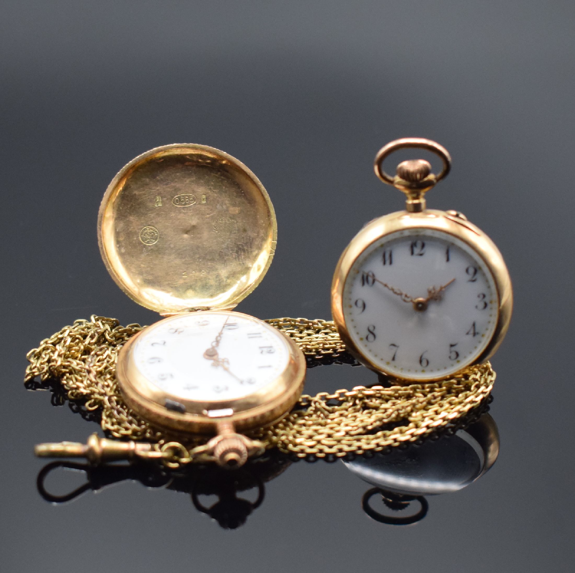 Detail a: 2 Damentaschenuhren und Kette in GG und RG 585/000, Uhren Schweiz um 1890, Kette später, beide m. Kronenaufzug, Zylinderhemmung, Emailzifferblätter ...