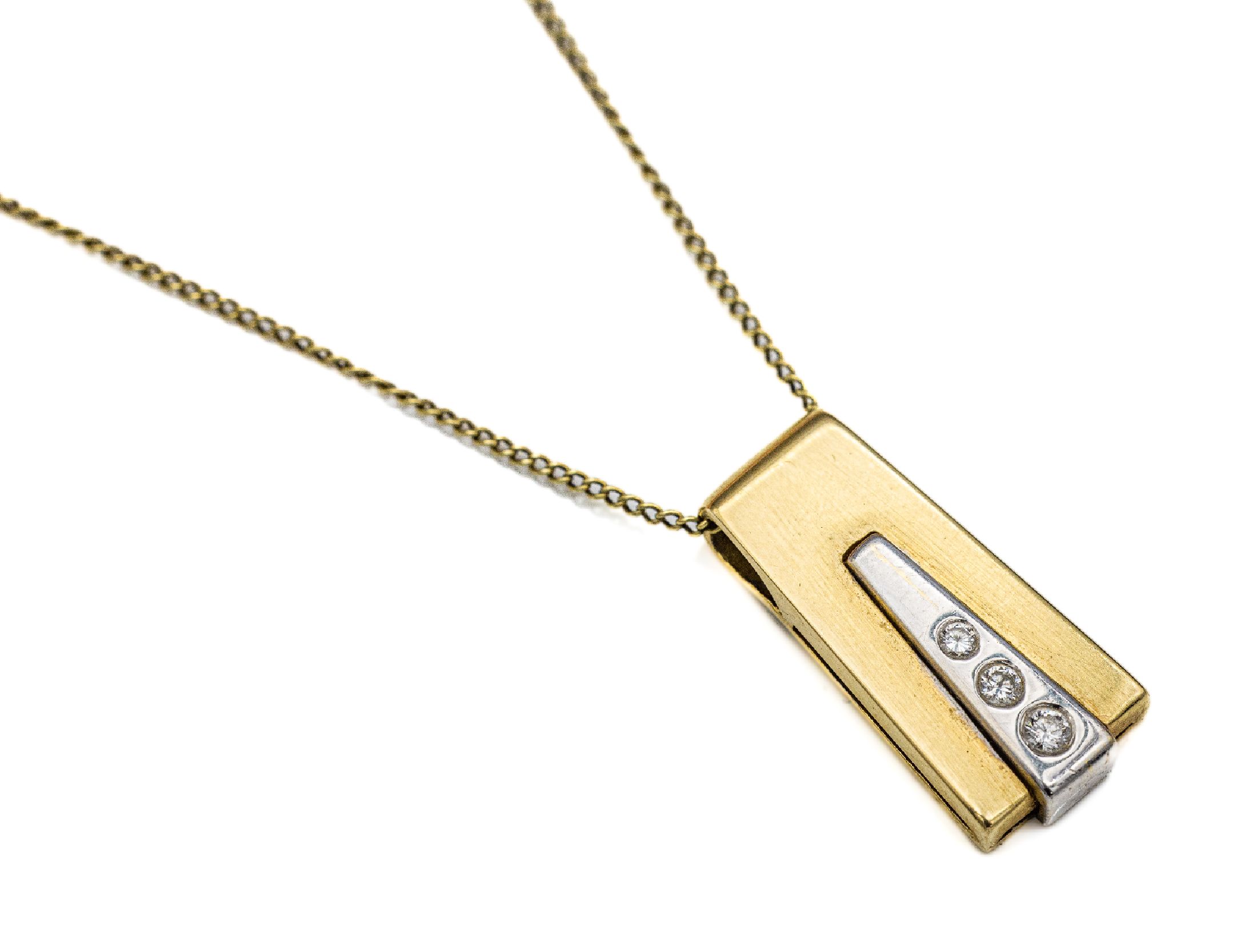 14 kt Gold Brillant-Anhänger, GG/WG 585/000, 3 Brillanten zus. ca. 0.09 ct (grav.)Weiß/si- p1, ca. 2.1 x 1 cm, an Kette, GG 585/000, L. ca. 53.5 ...