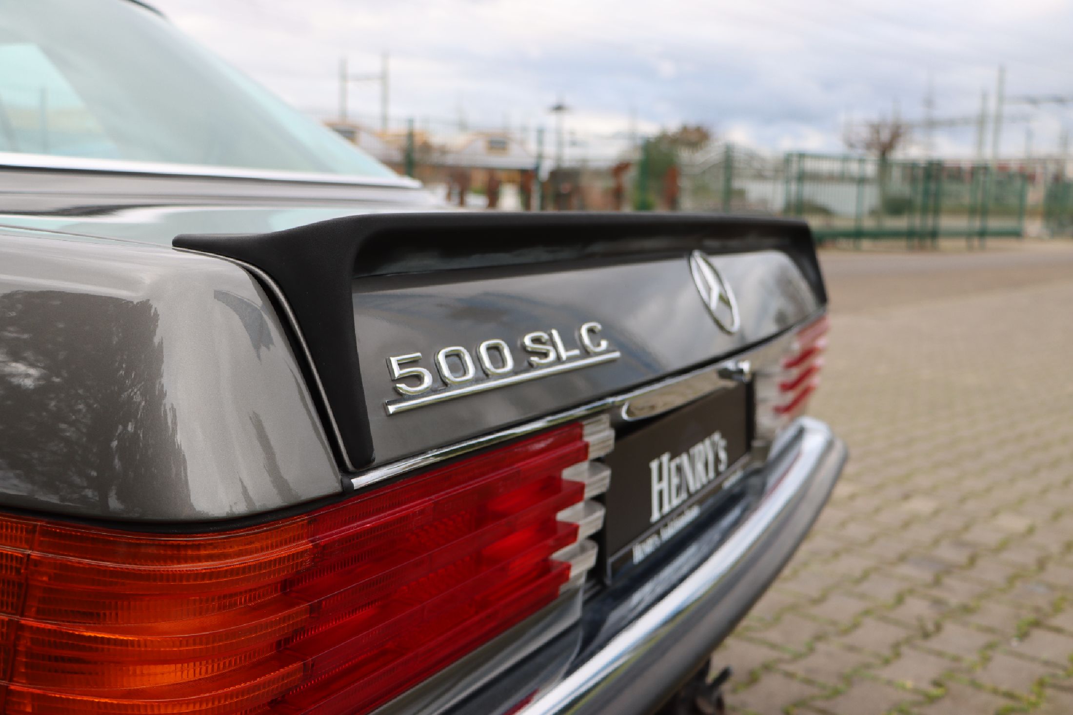 Detail c: Mercedes-Benz 500 SLC, Fahrgestellnummer: WDB10702612002281, EZ 02/1981, 2. Hand innerhalb einer Familie, Laufleistung ca. 240.000 km abgelesen, HU ...