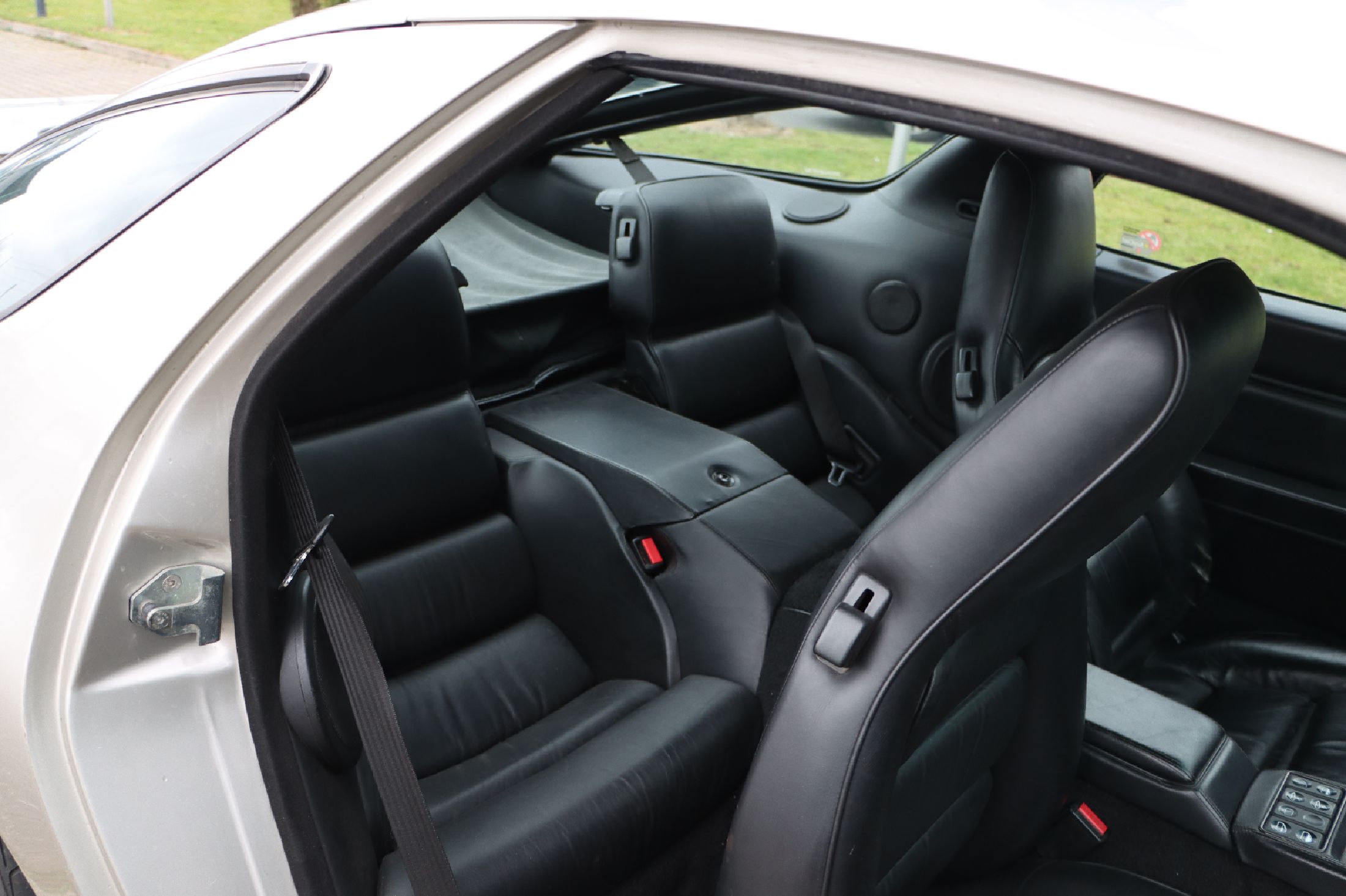 Detail f: Porsche 928 GTS, Fahrgestellnummer: WP0ZZZ92ZNS800549, EZ 05/1992, Fahrzeughalter unbekannt, Laufleistung ca. 213.000 km abgelesen, HU 07/2024, ...