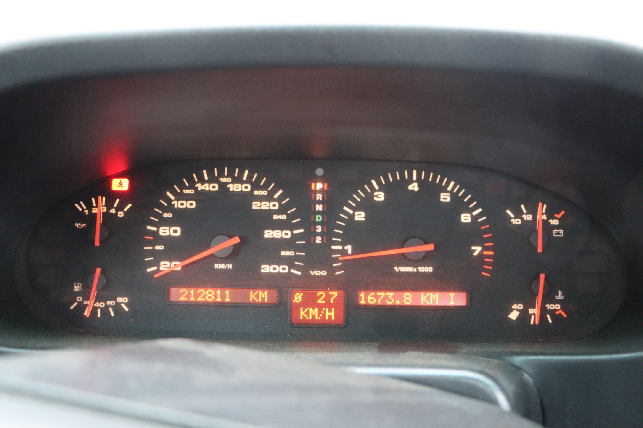 Detail g: Porsche 928 GTS, Fahrgestellnummer: WP0ZZZ92ZNS800549, EZ 05/1992, Fahrzeughalter unbekannt, Laufleistung ca. 213.000 km abgelesen, HU 07/2024, ...