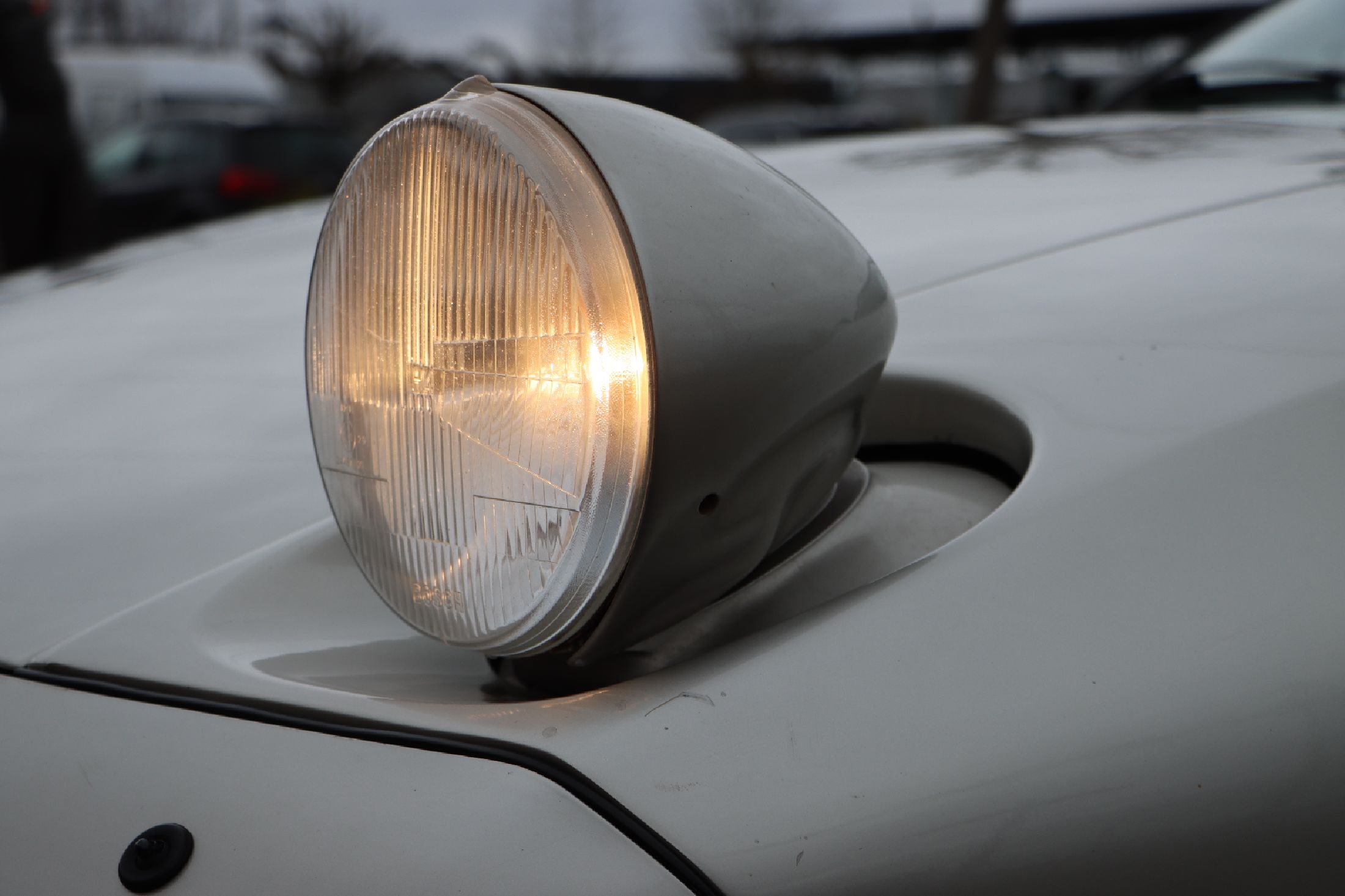 Detail h: Porsche 928 GTS, Fahrgestellnummer: WP0ZZZ92ZNS800549, EZ 05/1992, Fahrzeughalter unbekannt, Laufleistung ca. 213.000 km abgelesen, HU 07/2024, ...